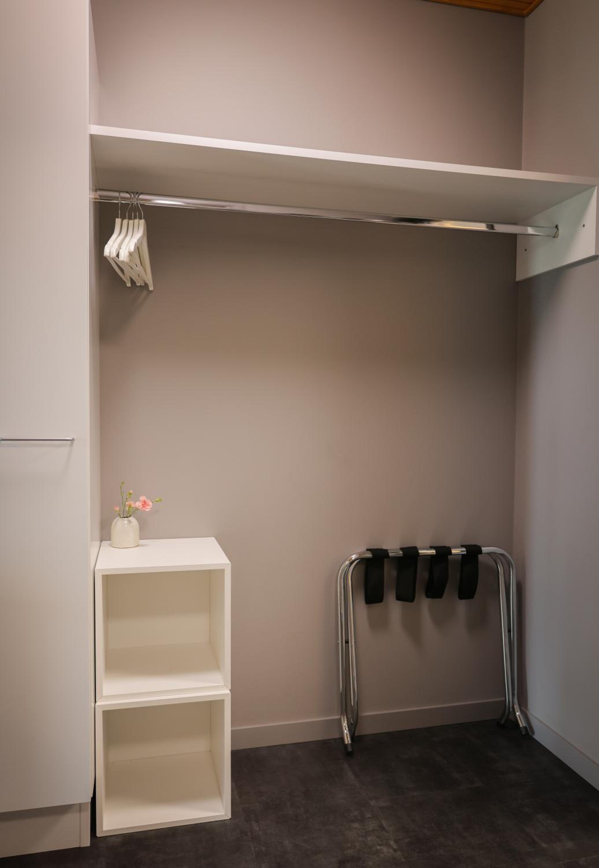 Standard Twin Room - Photo 17