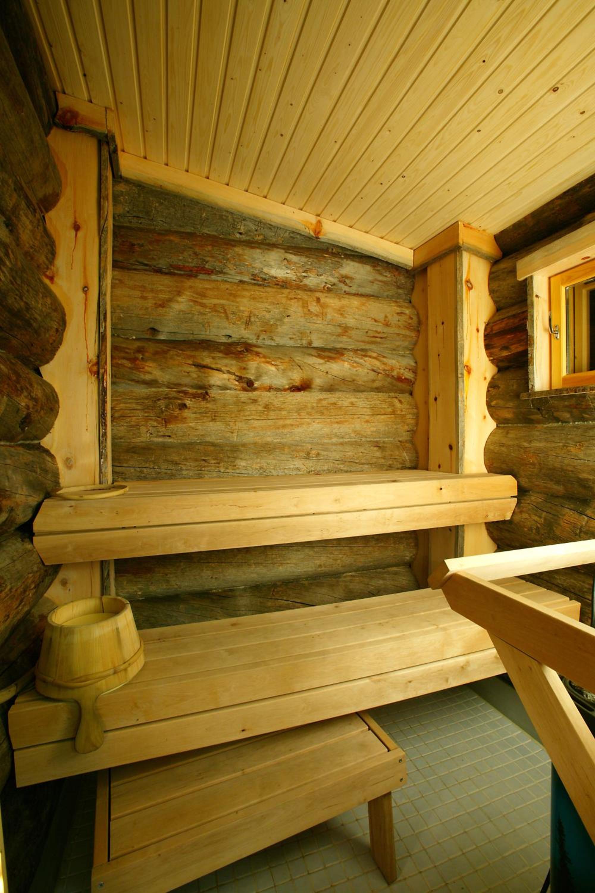 Large Chalet (East Village) - Photo 2