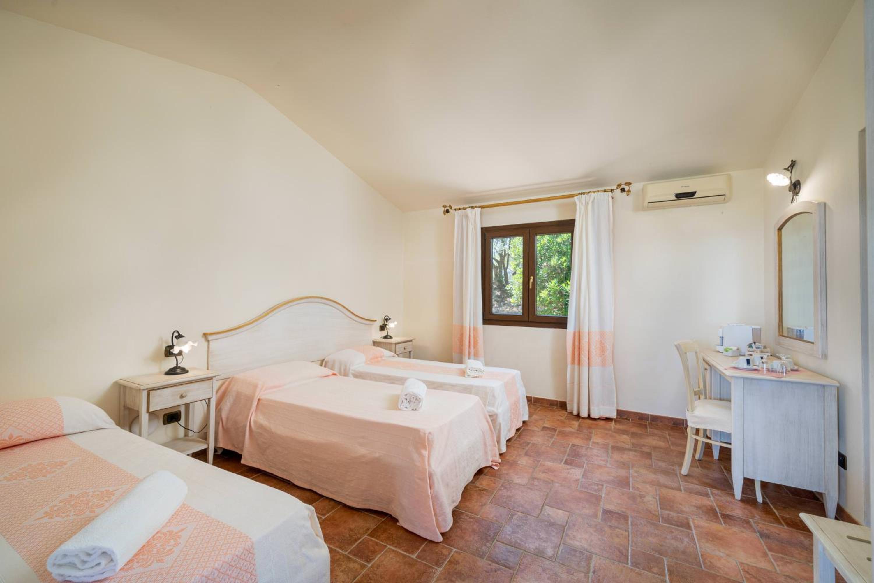 Twin Room with Patio and Garden View photo 3