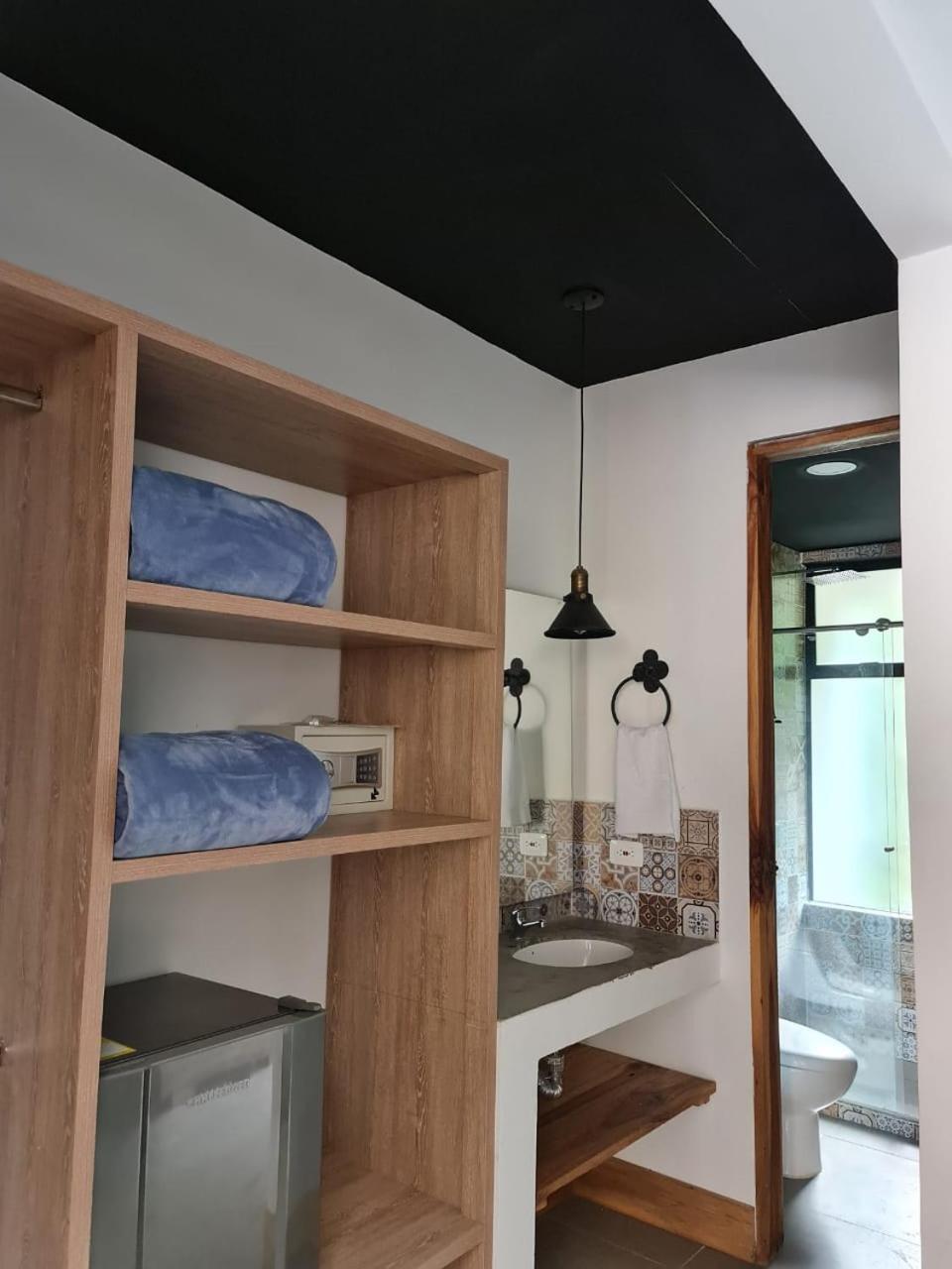 Triple Room with Balcony - Photo 8