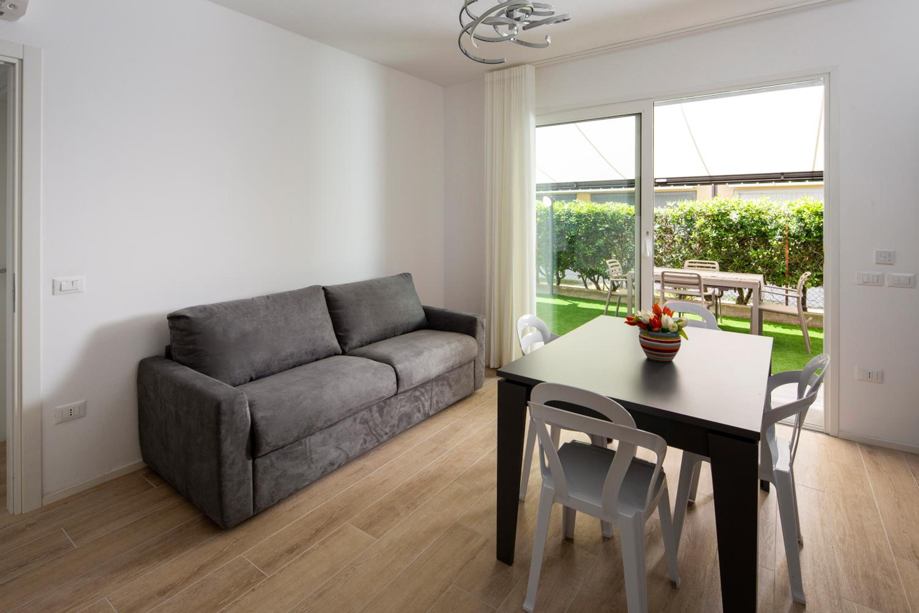 Two Bedroom Apartment with Garden