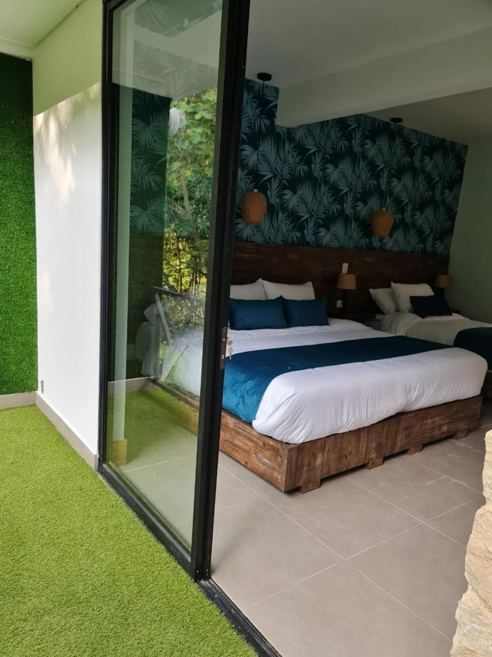 Triple Room with Balcony - Photo 10