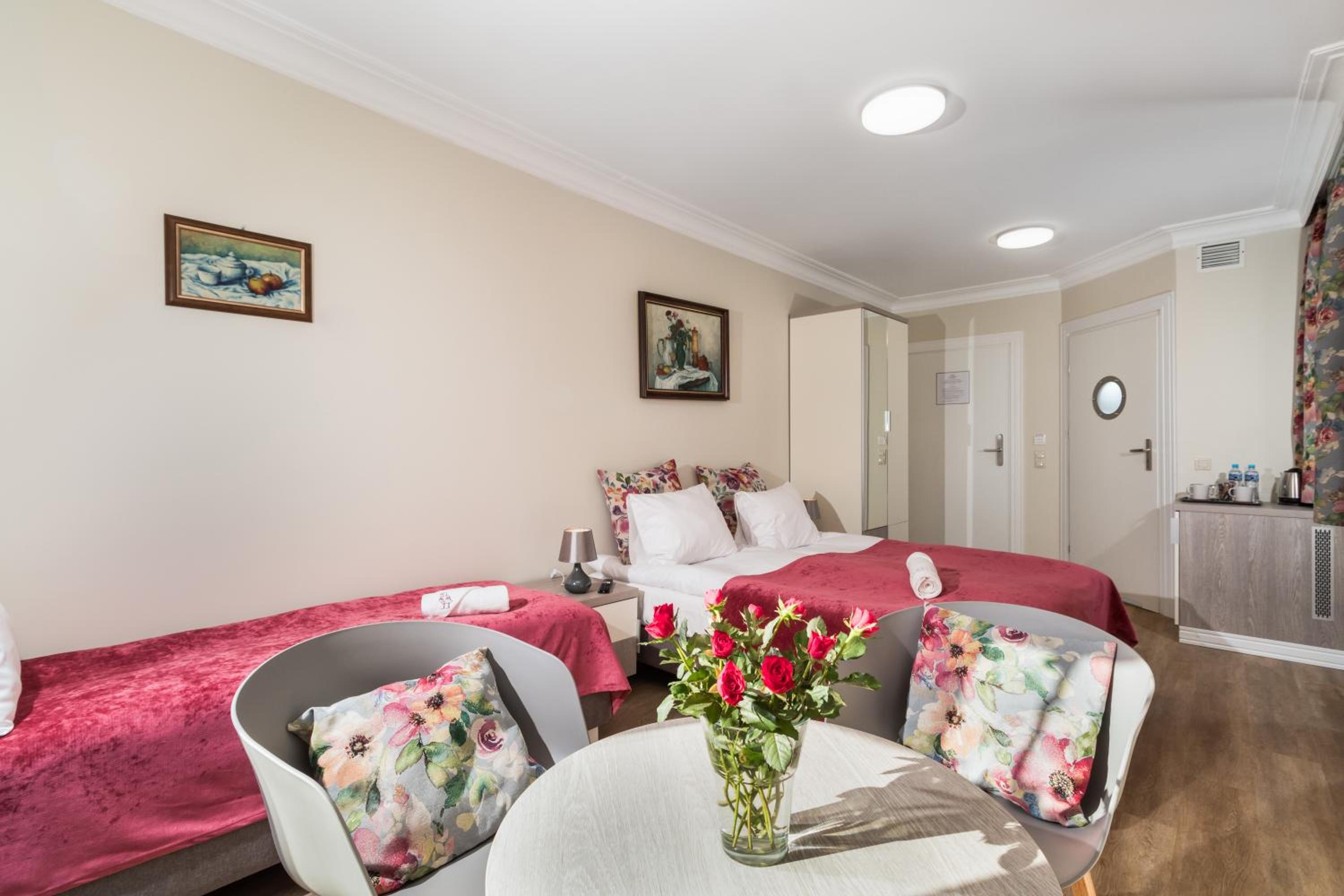 Triple Room with Private Bathroom photo 2