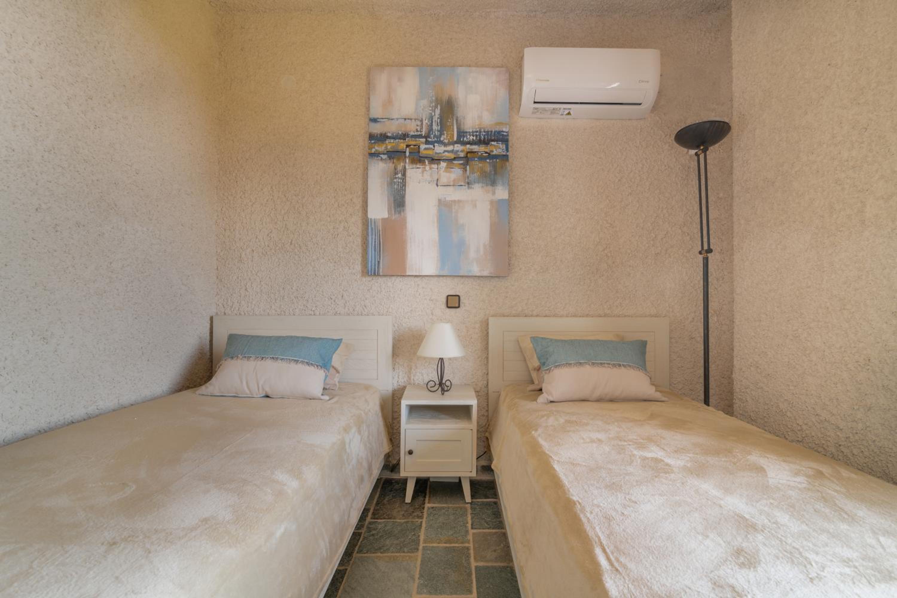 Three-Bedroom Villa photo 3