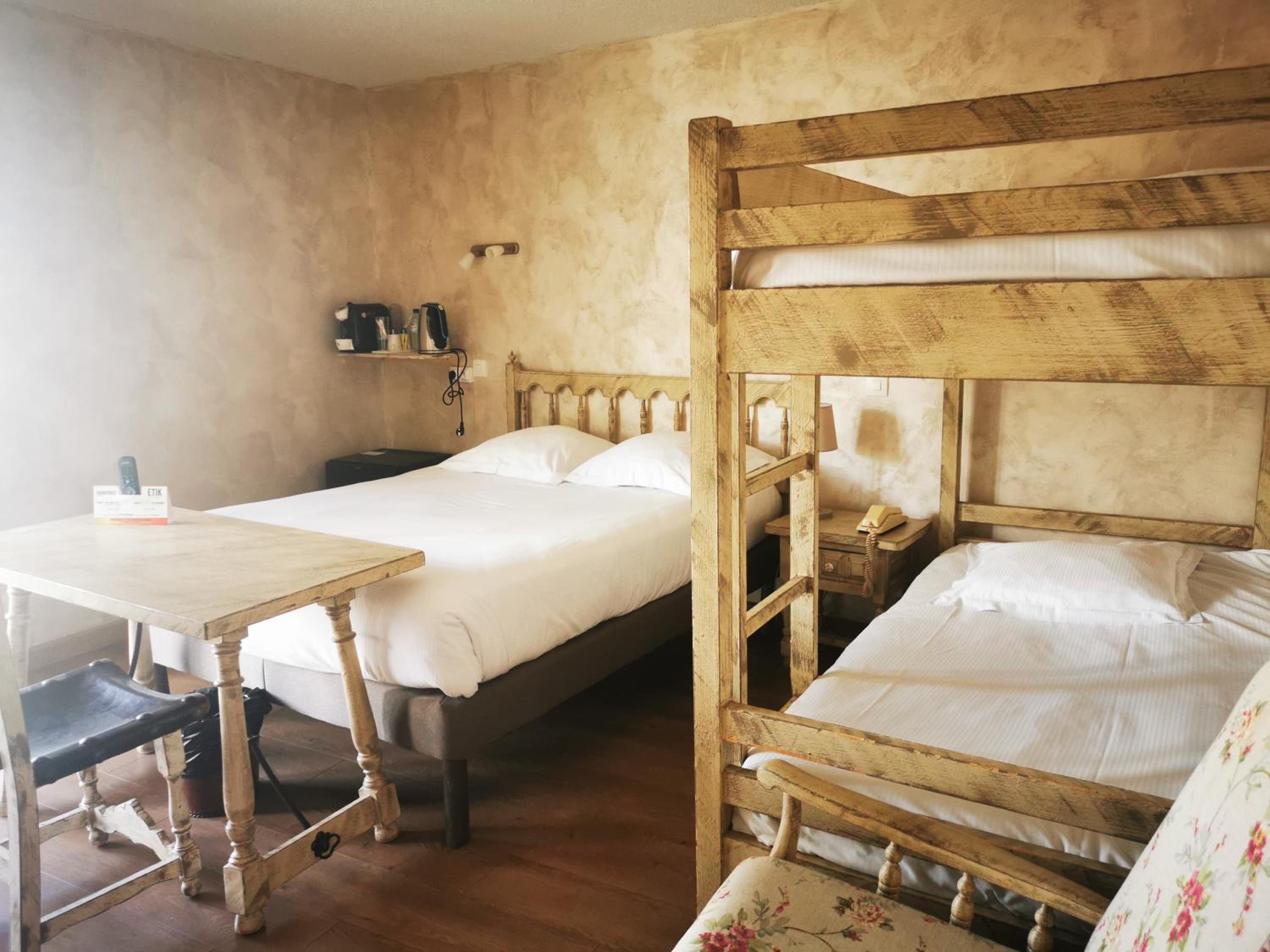 Quadruple Room with Mountain View photo 1