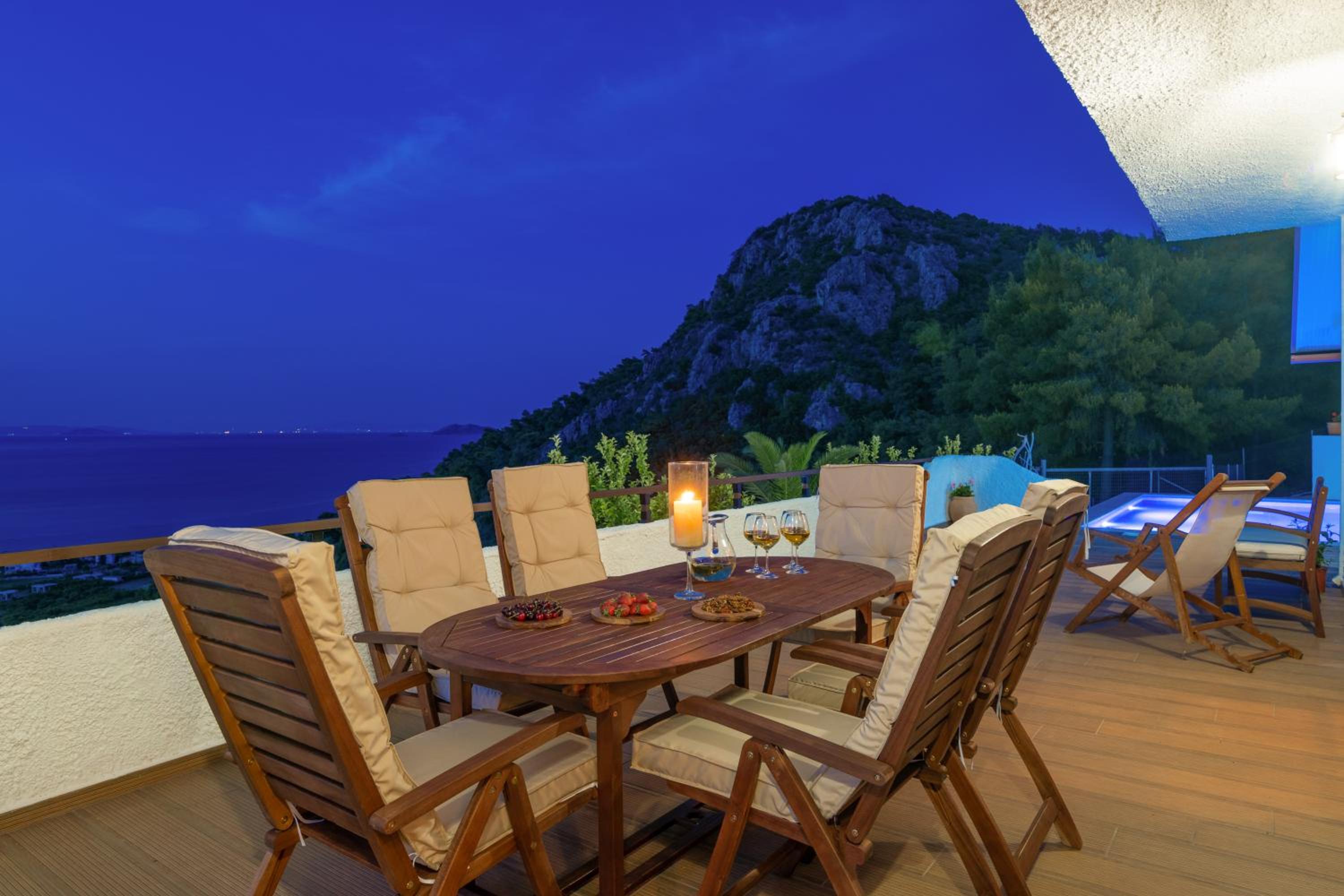 Three-Bedroom Villa photo 2