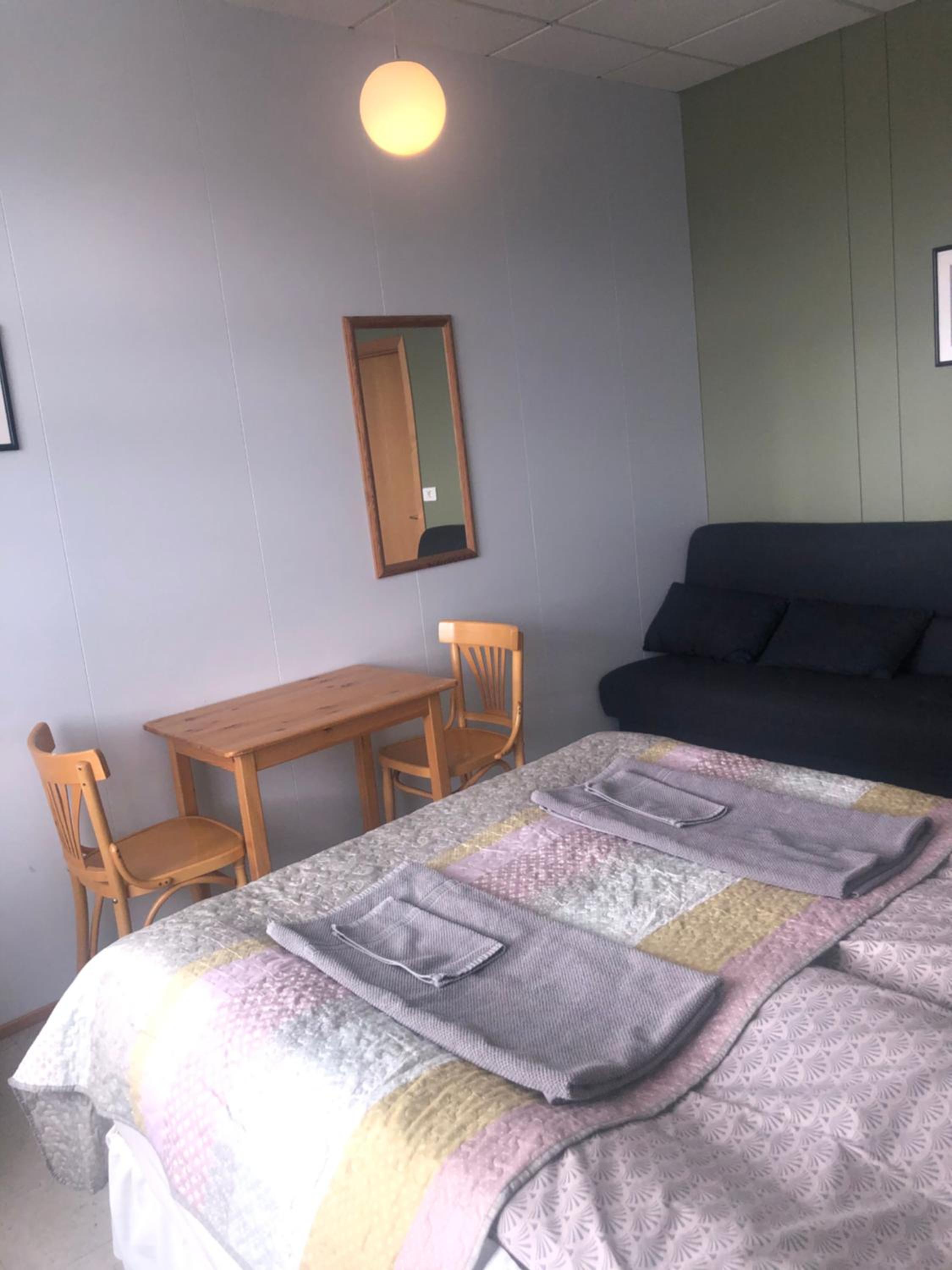Double Room with Shared Bathroom photo 2