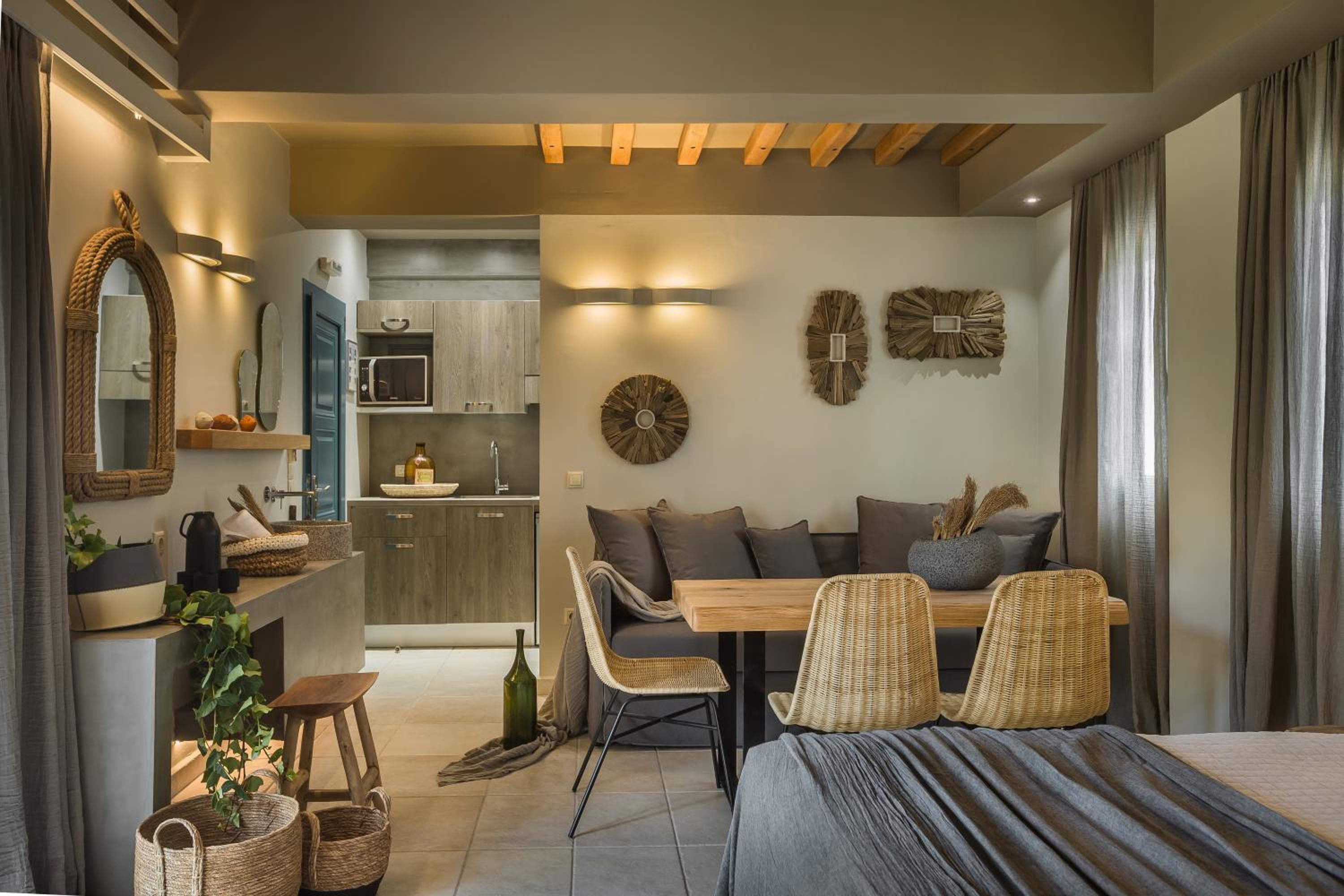 Deluxe Family Room - Photo 9
