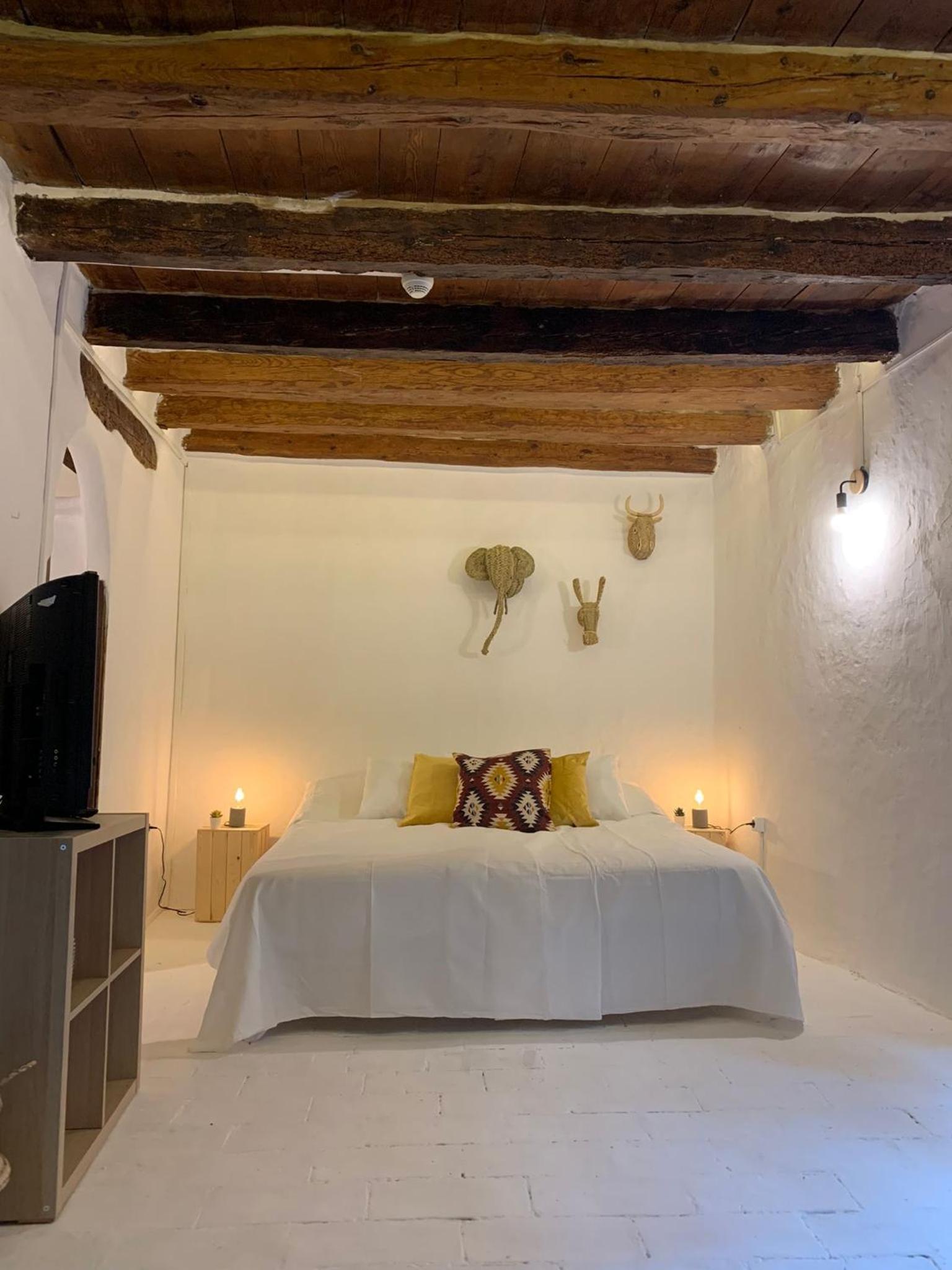 Quadruple Room with Balcony - Photo 7
