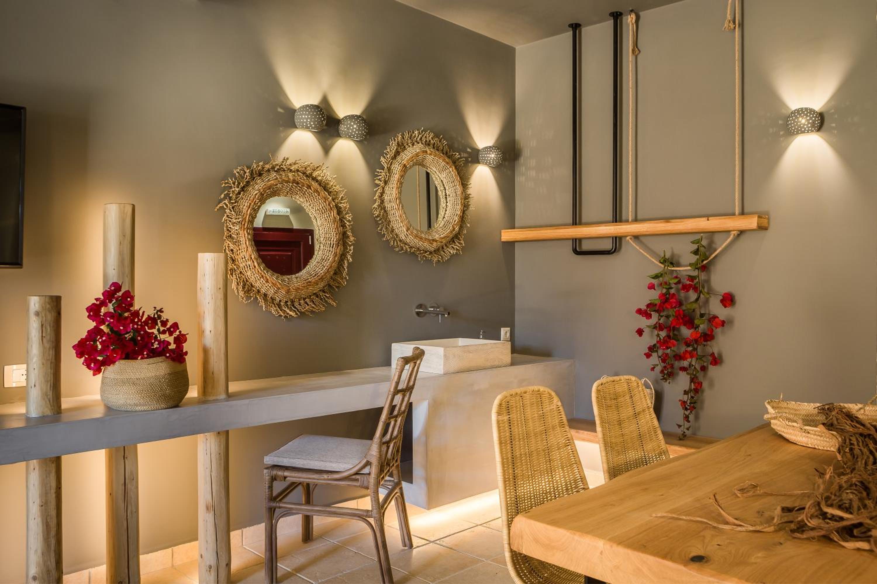 Deluxe Family Room - Photo 15