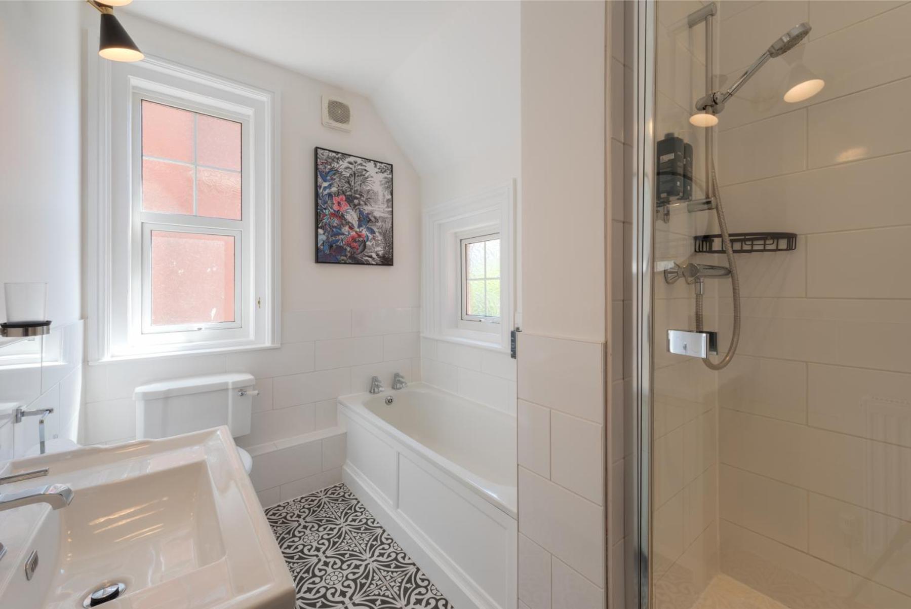 Executive King with Bath and Shower photo 2