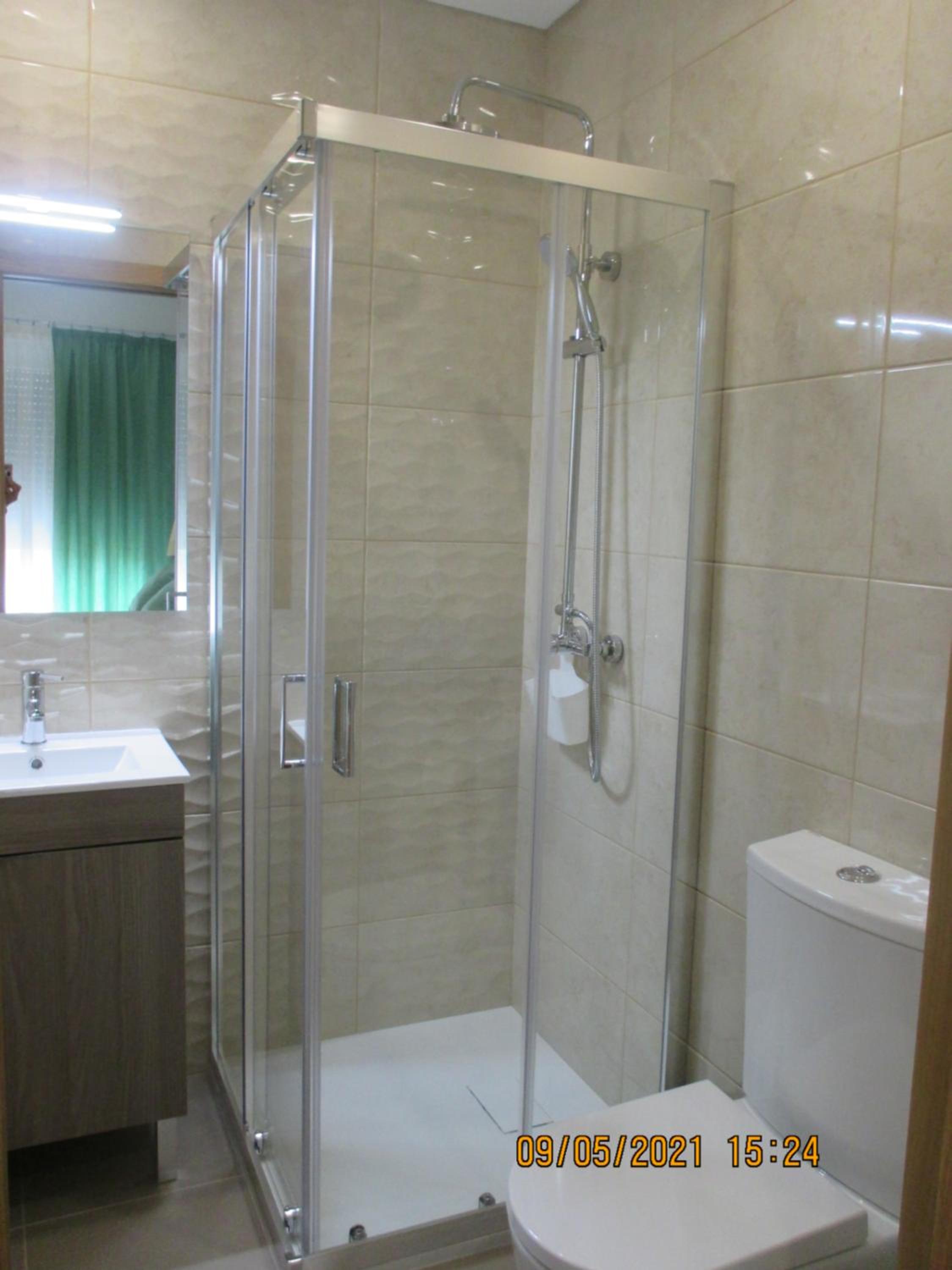 Family Room with Private Bathroom - Photo 10
