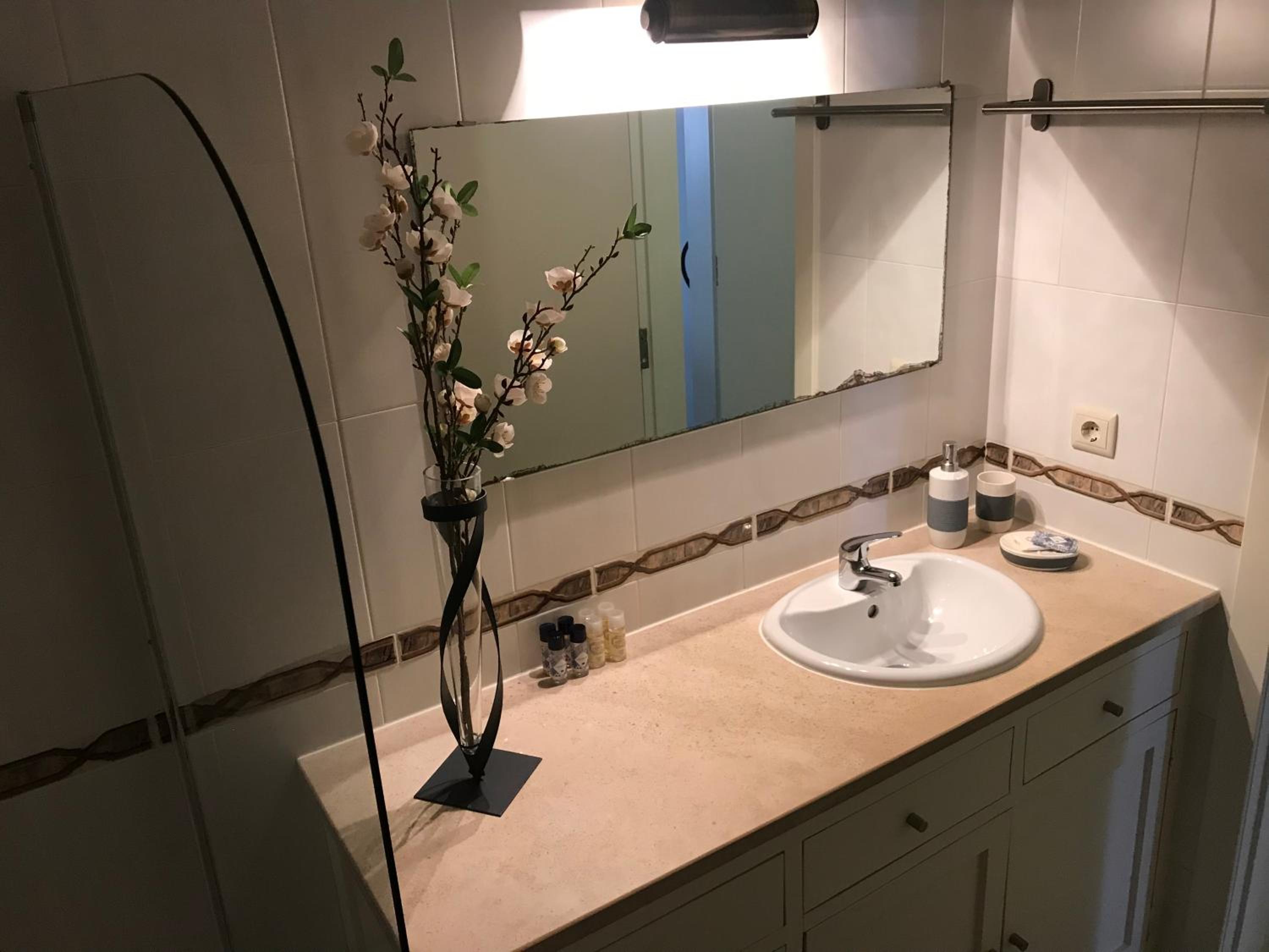 Two-Bedroom House - Photo 13