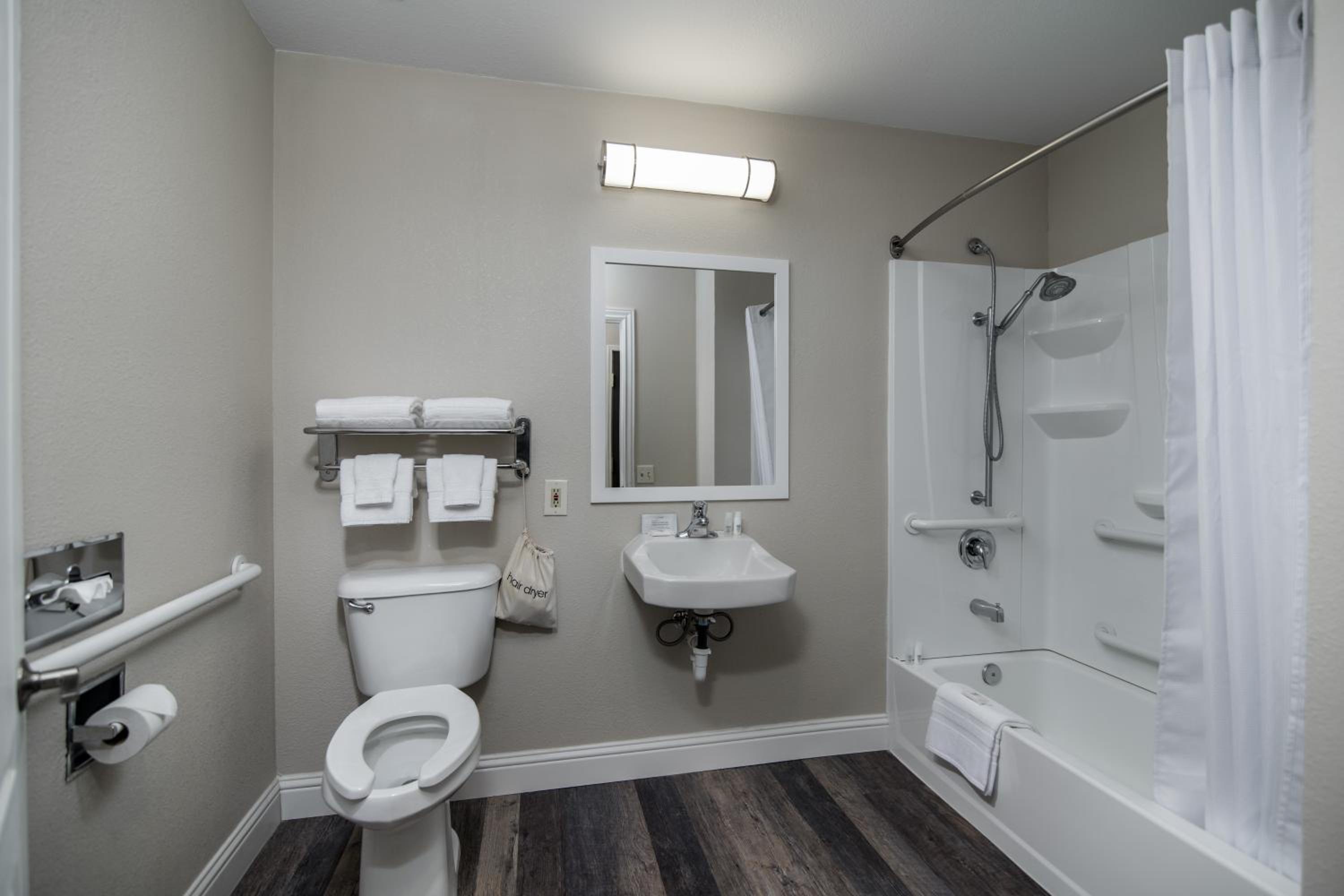 King Room - Disability Access photo 3