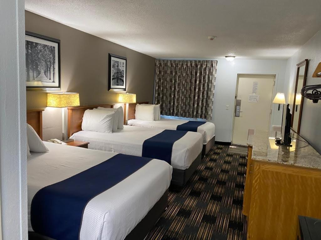 Deluxe Triple Room - Photo 1