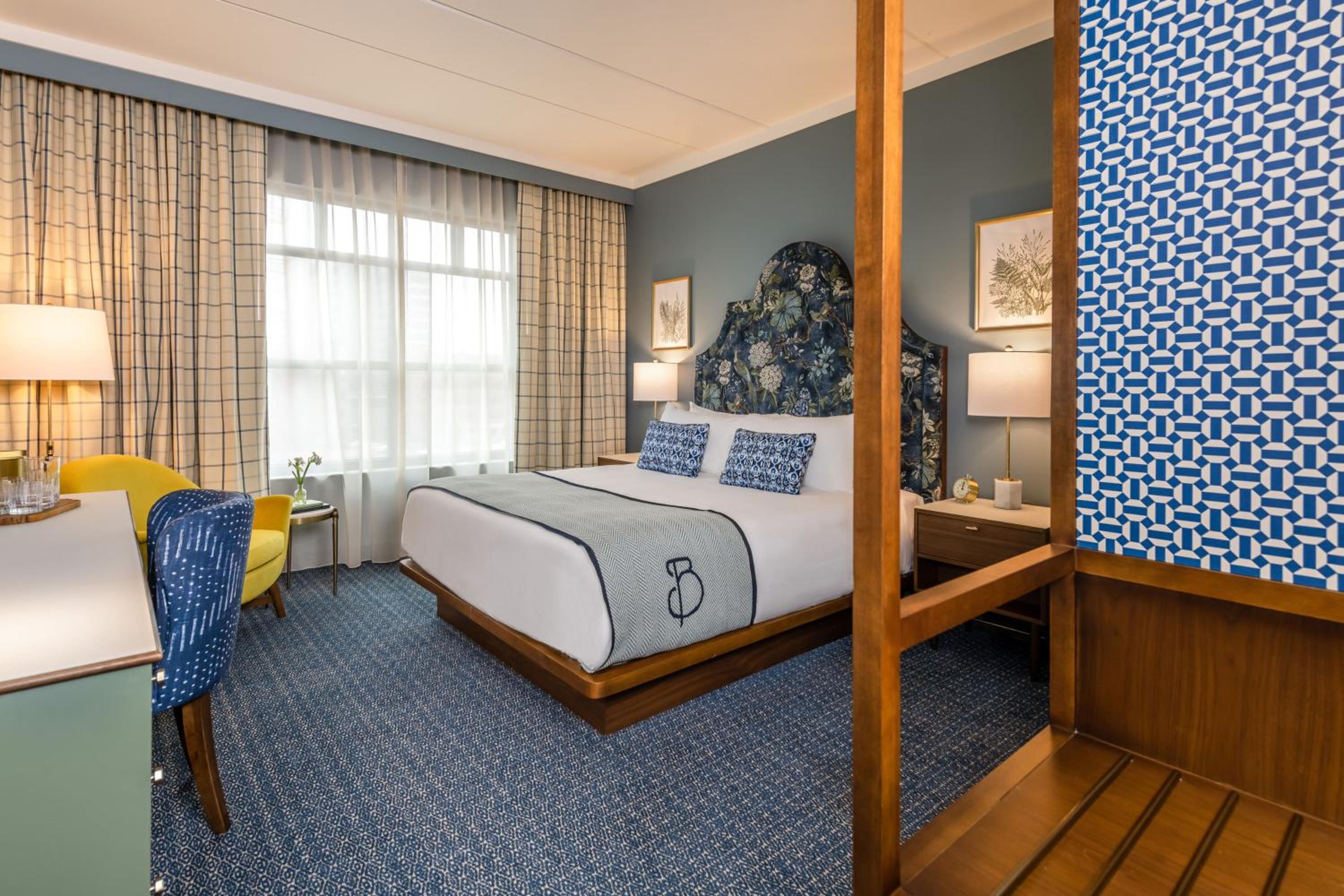 Deluxe King Room - Photo 1