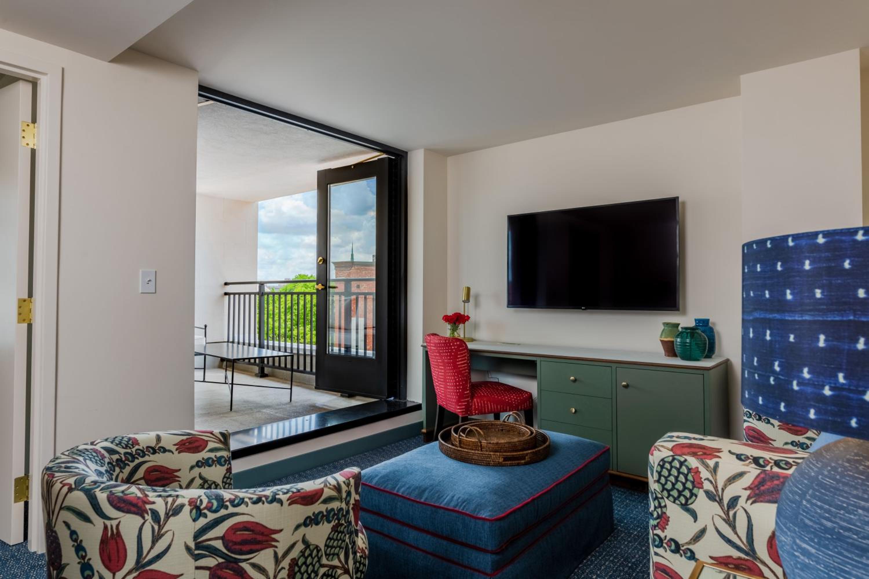 King Suite with Balcony - Photo 1