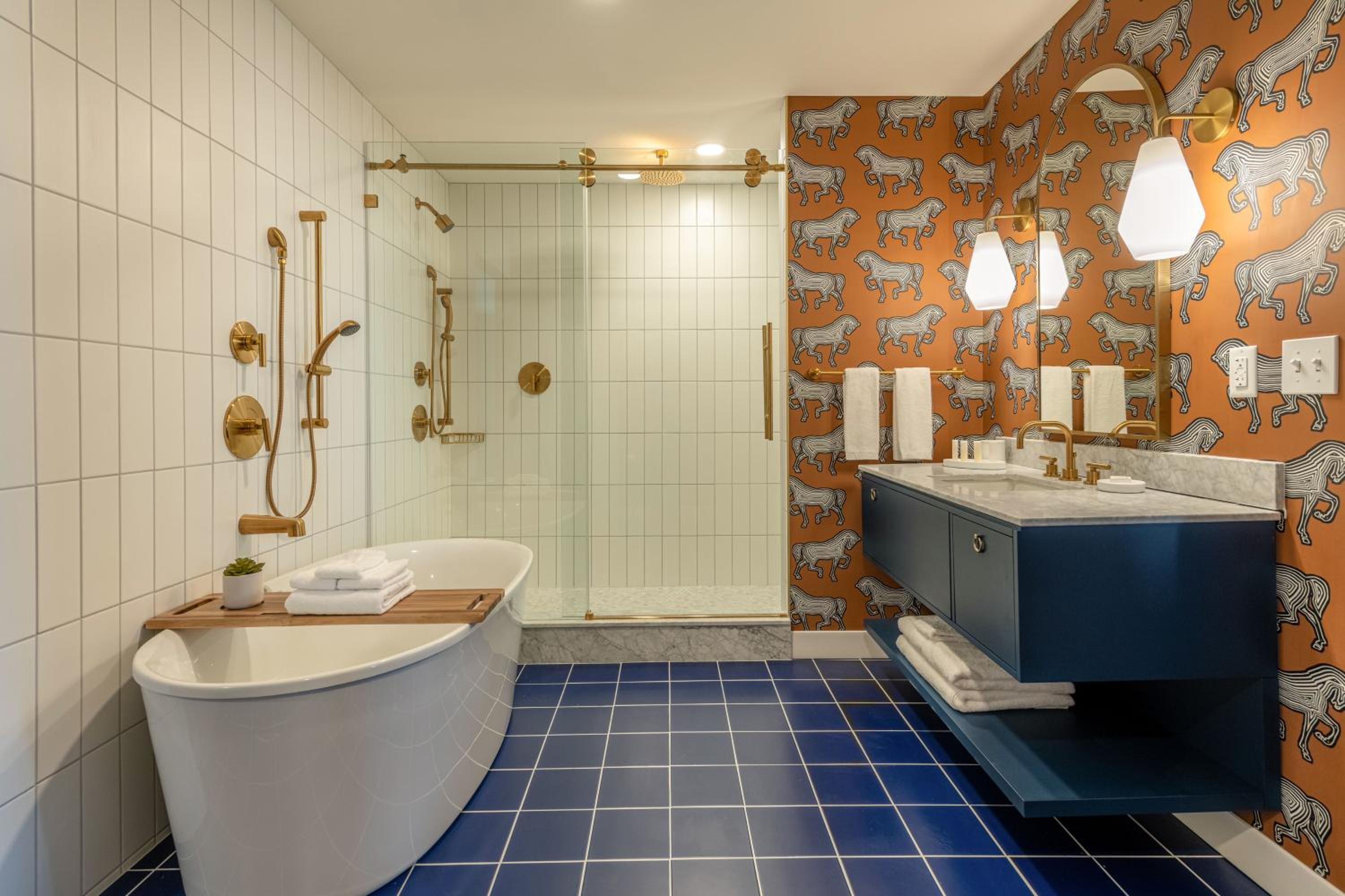 Premier King Suite - Photo 3