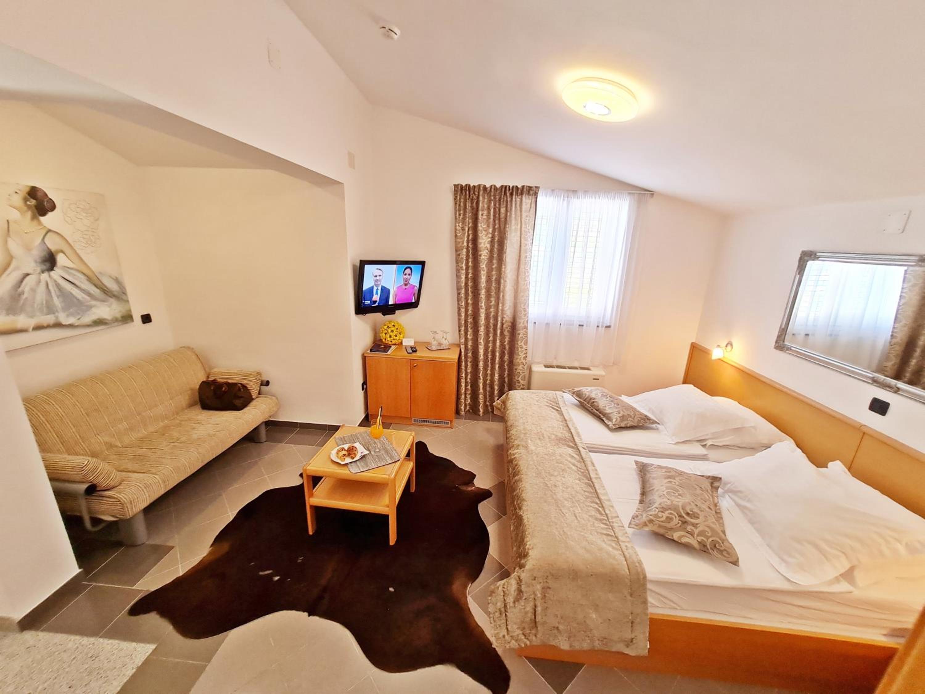 Comfort Suite with Sea View - Photo 4