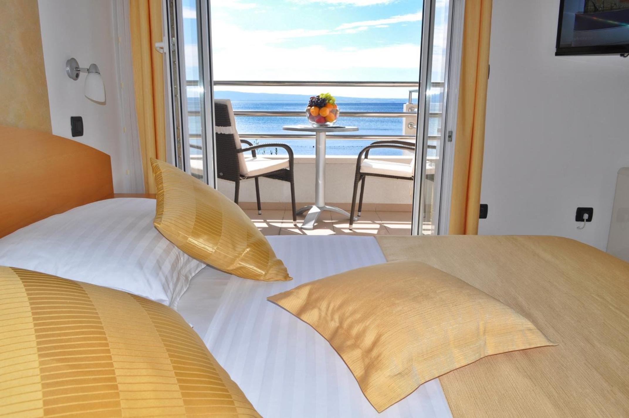 Comfort Double Room with Terrace and Sea View - Photo 14