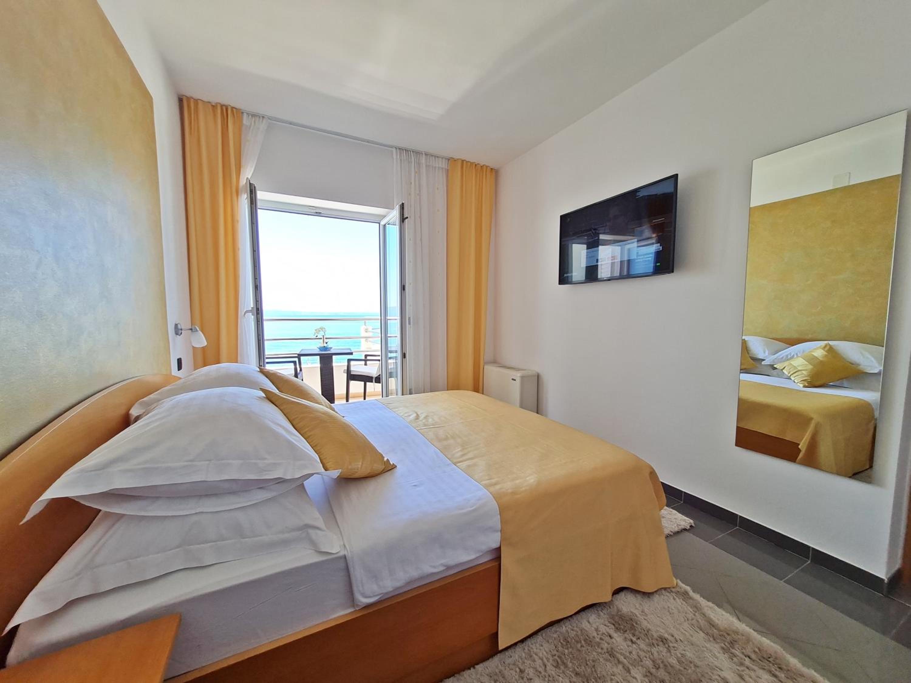 Comfort Double Room with Terrace and Sea View - Photo 4