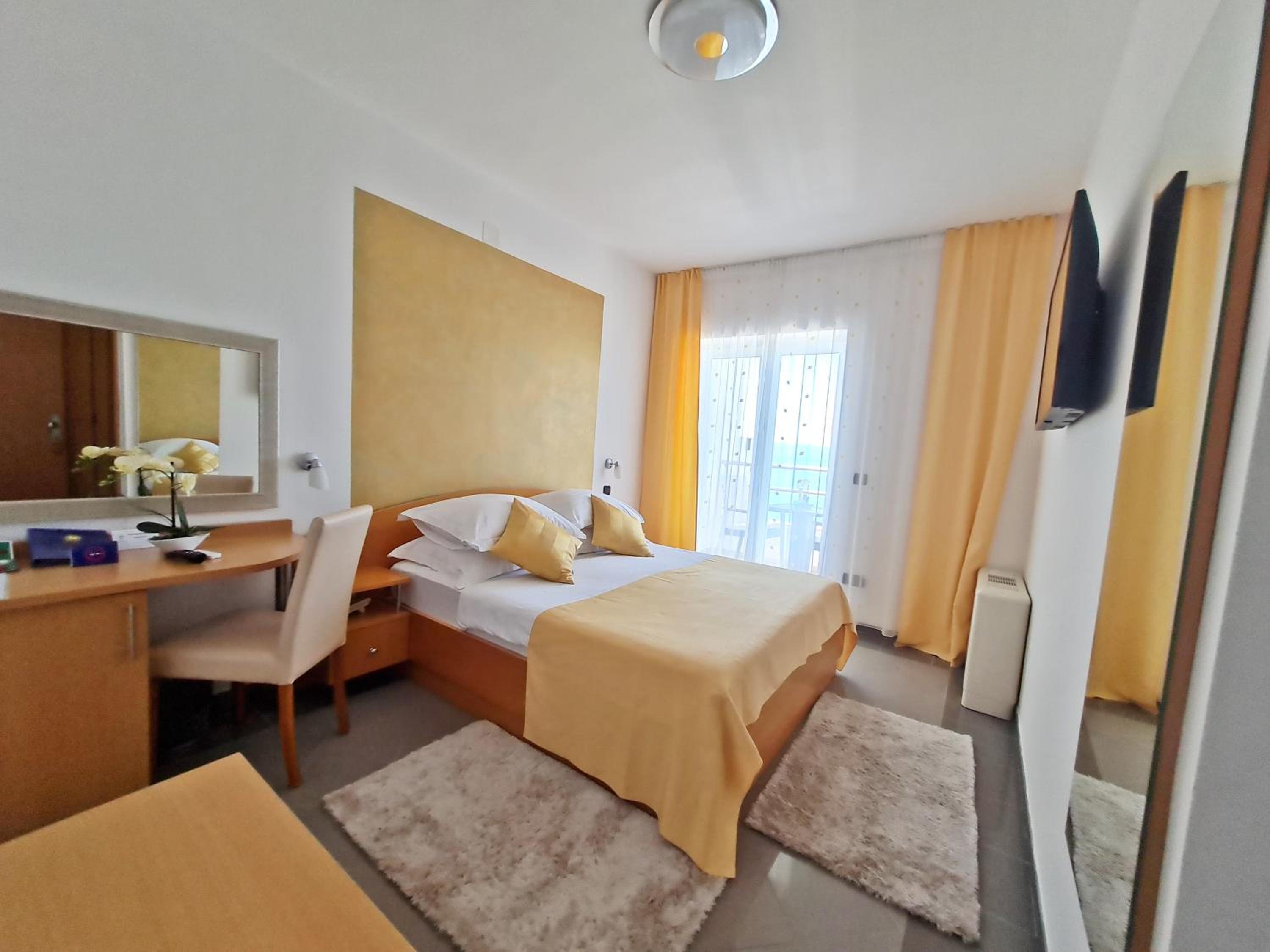 Comfort Double Room with Terrace and Sea View - Photo 17