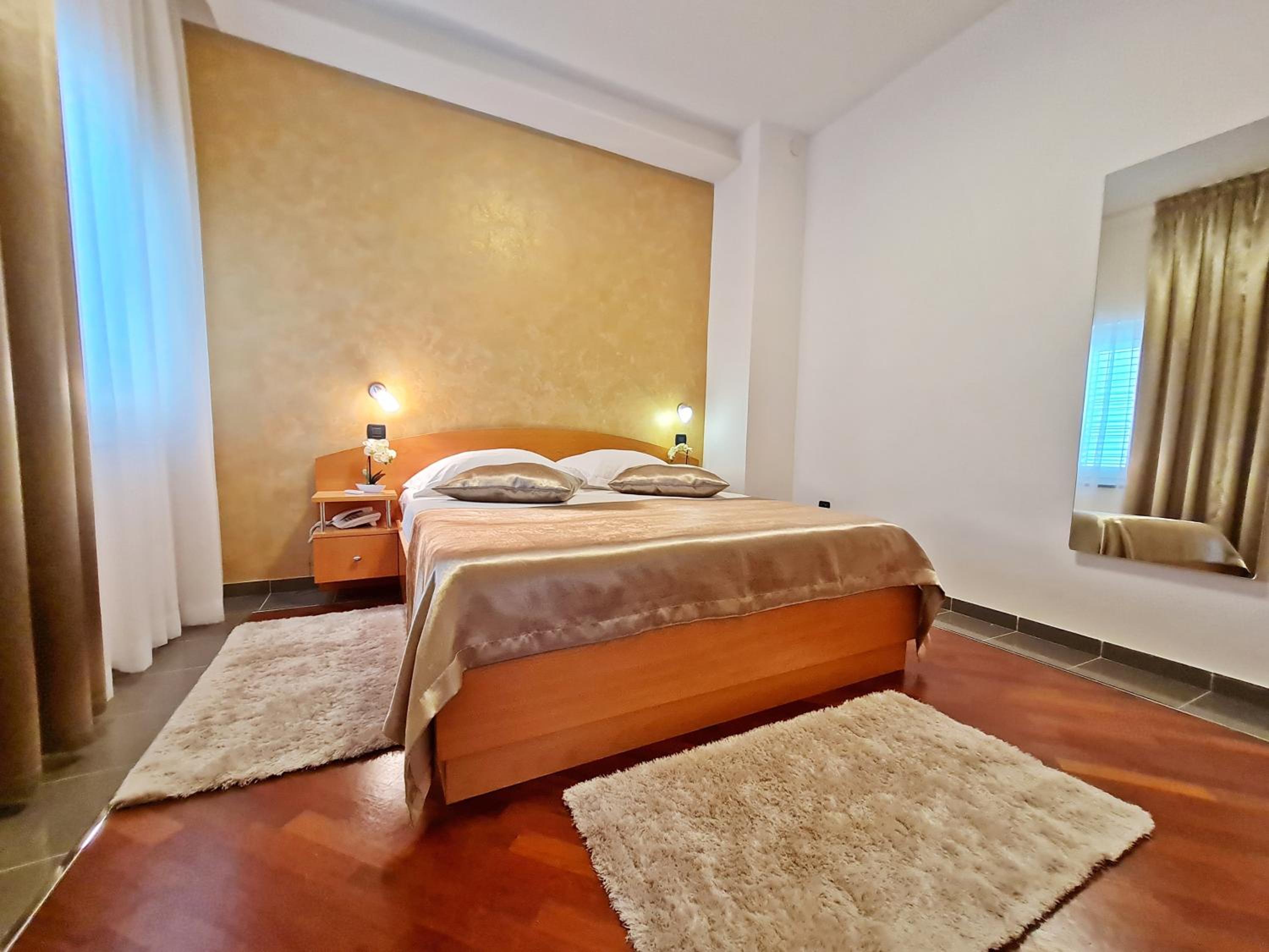 Double Room with Sea View and Balcony - Photo 17