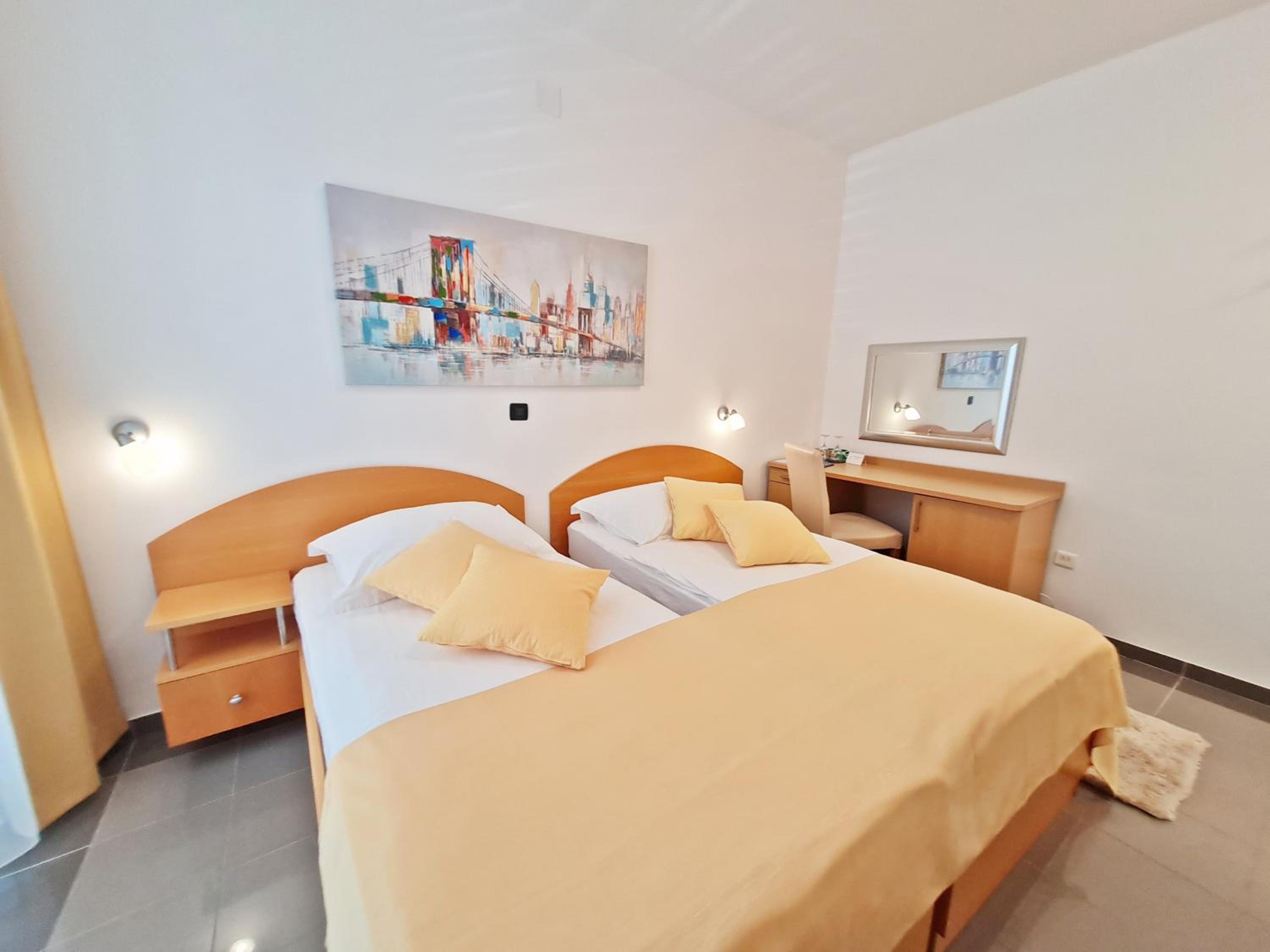 Double Room with Sea View and Balcony - Photo 3