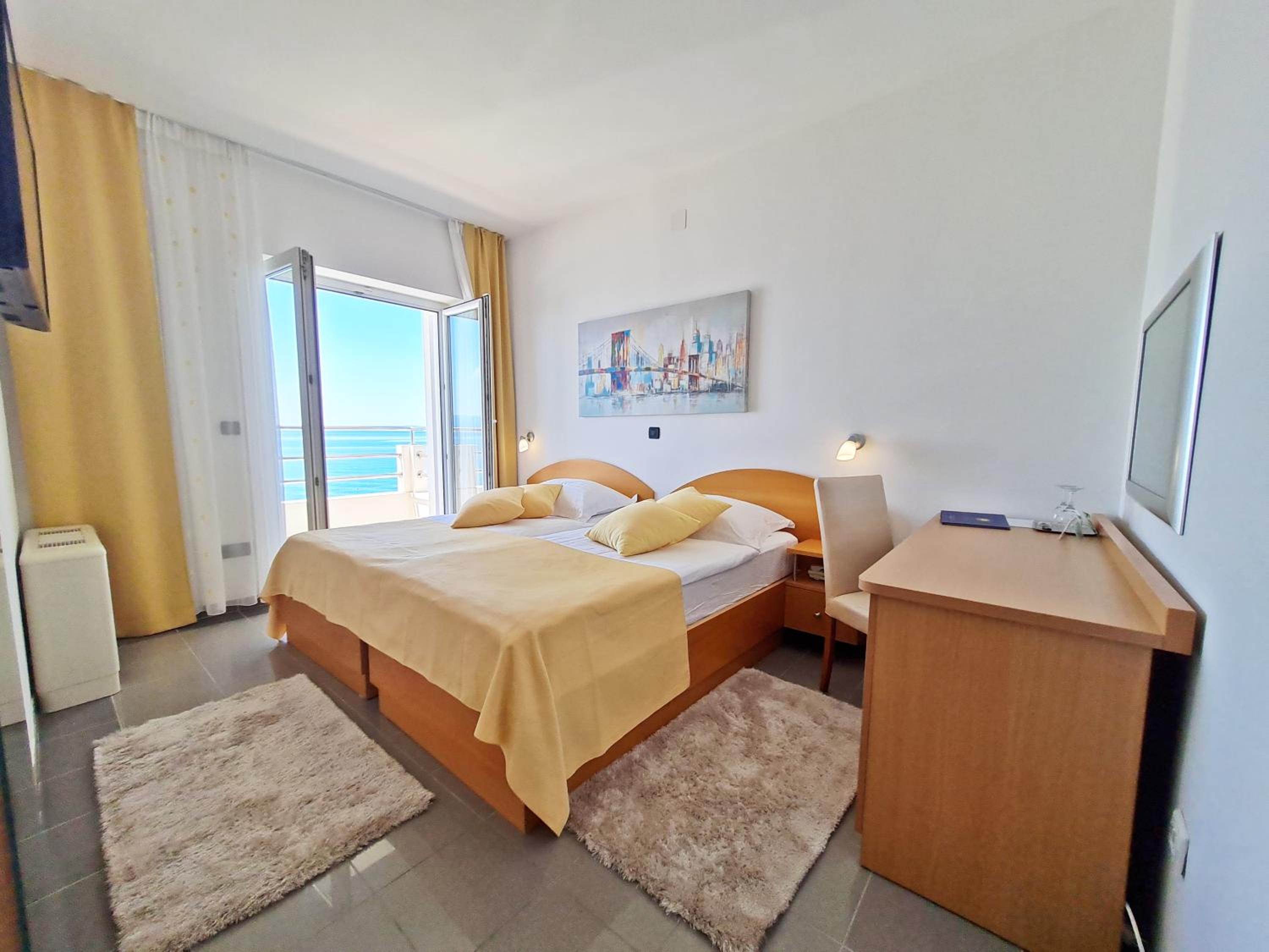 Double Room with Sea View and Balcony - Photo 10