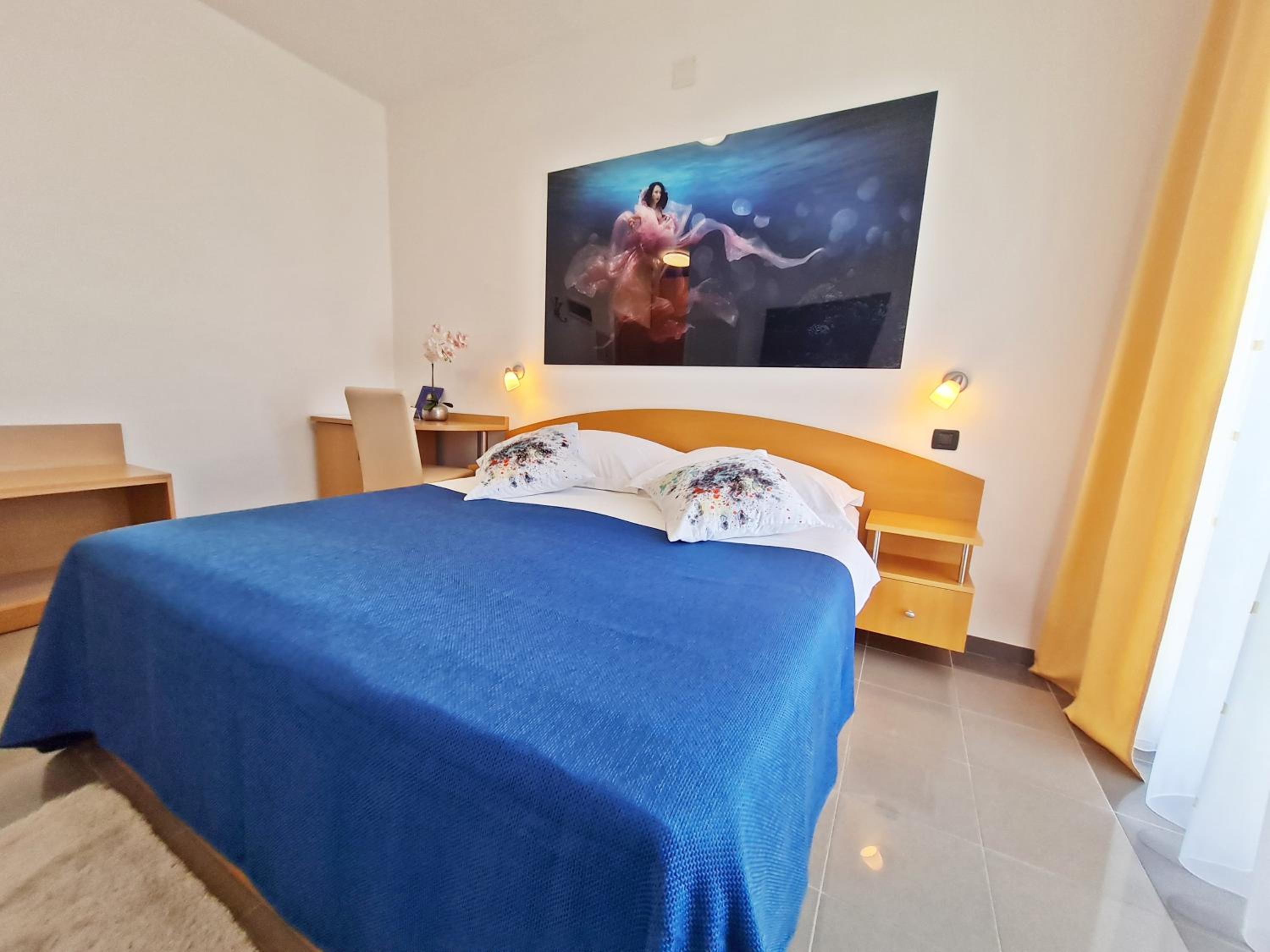 Double Room with Sea View and Balcony - Photo 9