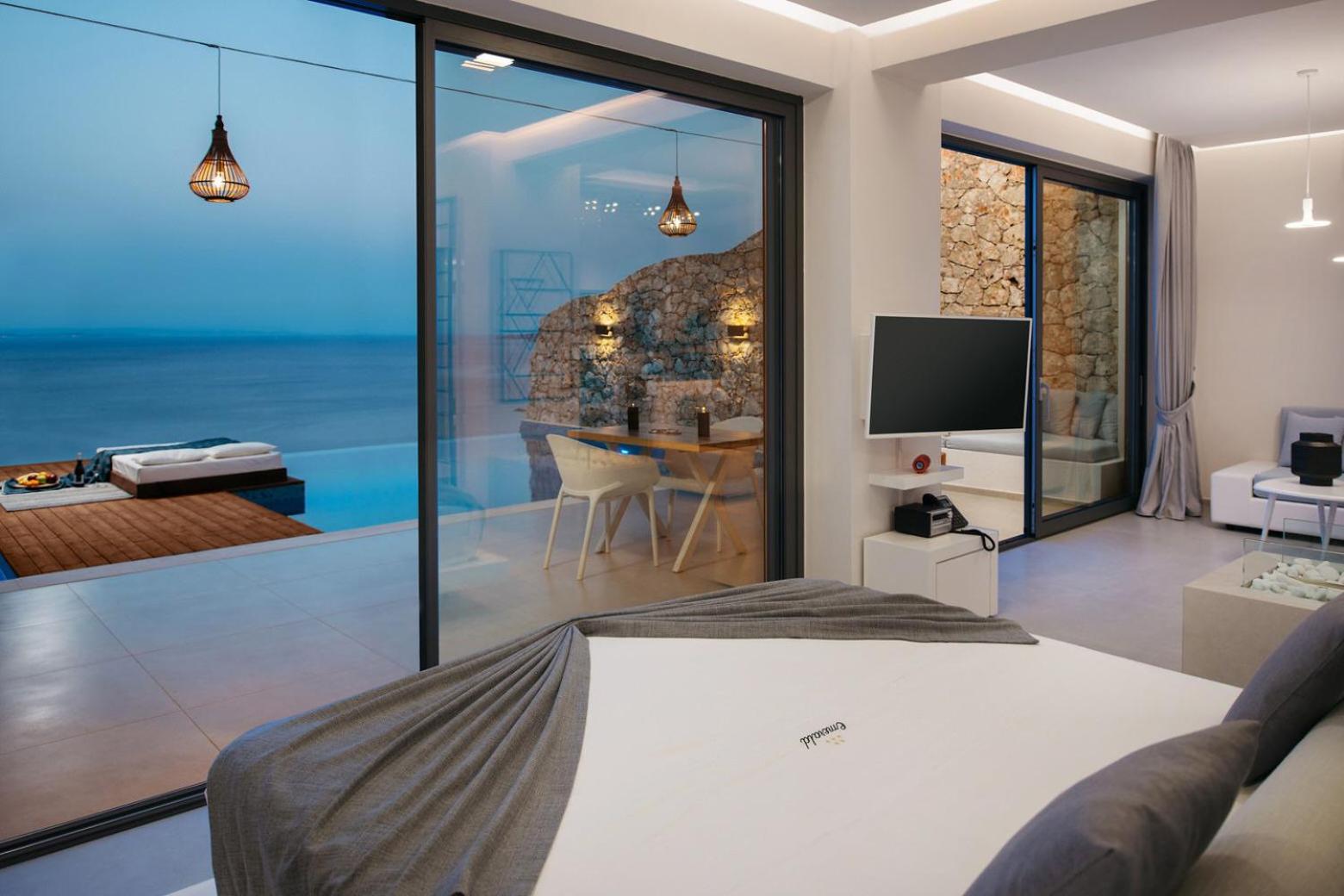 Cave Suite with Sea view photo 2