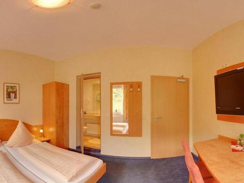 Double Room - Photo 7