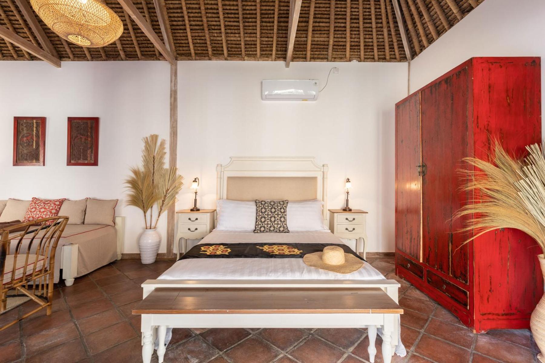 Villa with Private Pool - Photo 15