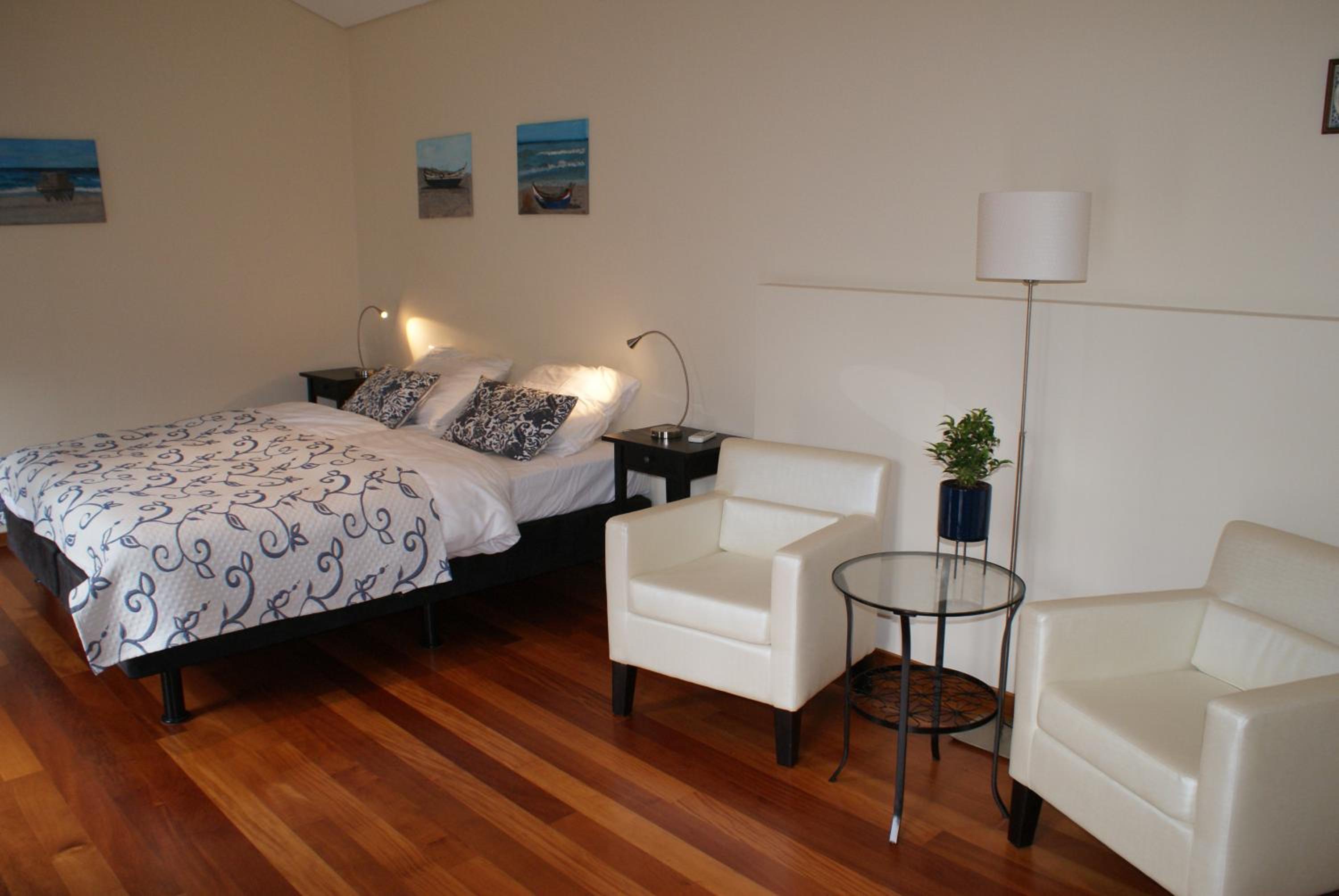 Twin Room with Private Bathroom photo 1