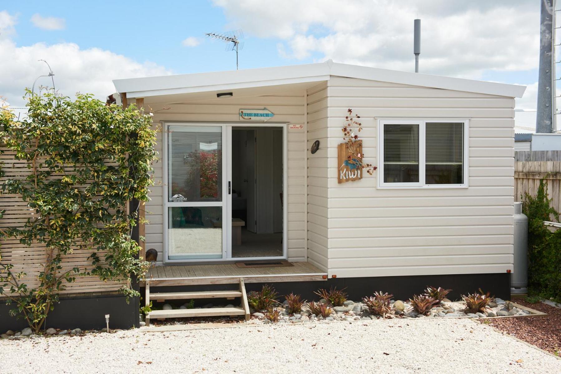 Kiwi Cabin (Self-contained Two-Bedroom unit) - Photo 2