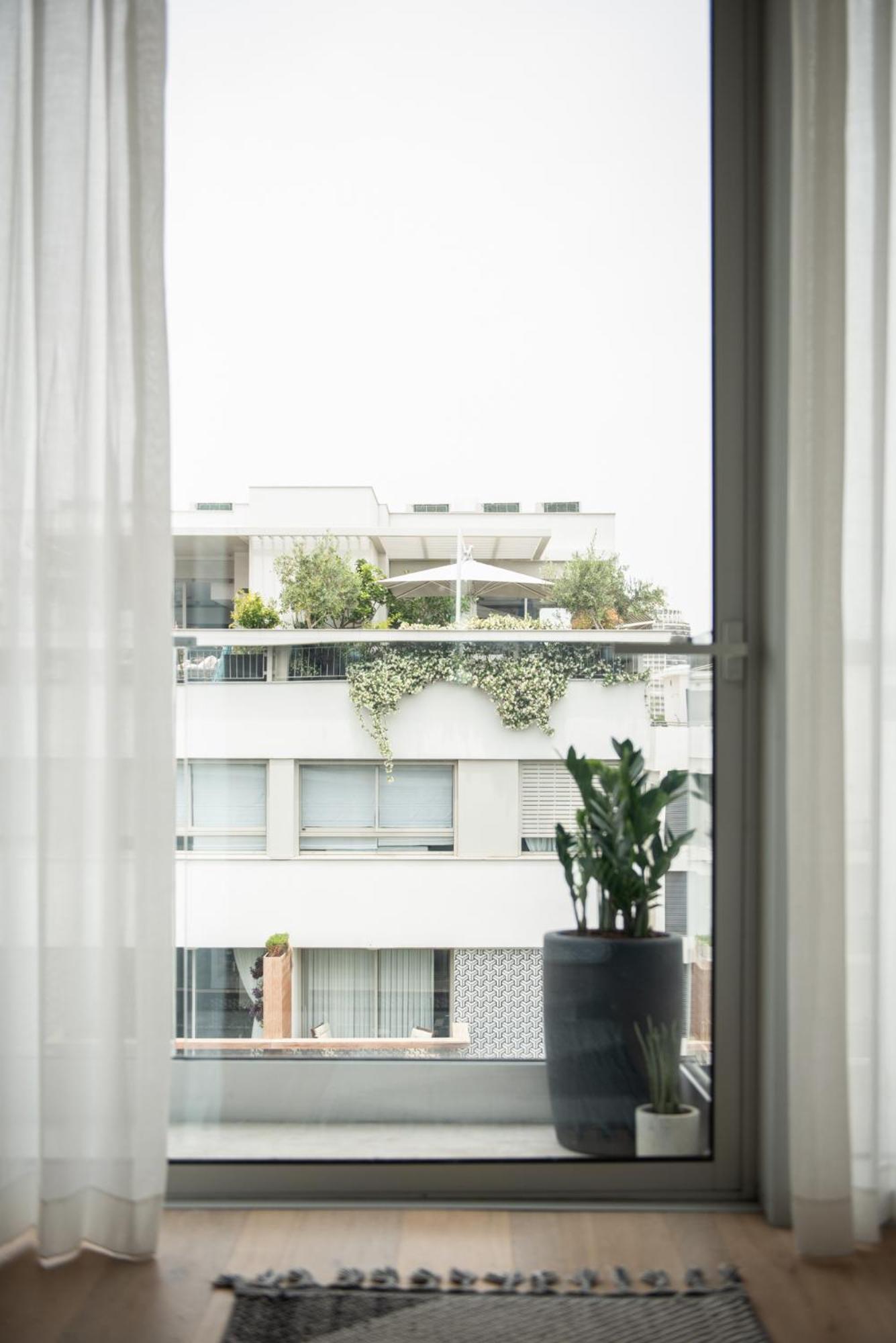 Deluxe Double Room with Standing Balcony - Photo 3