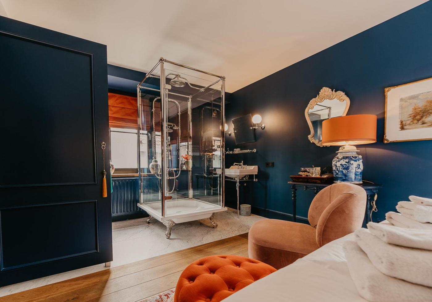 Large Double Room - Photo 3