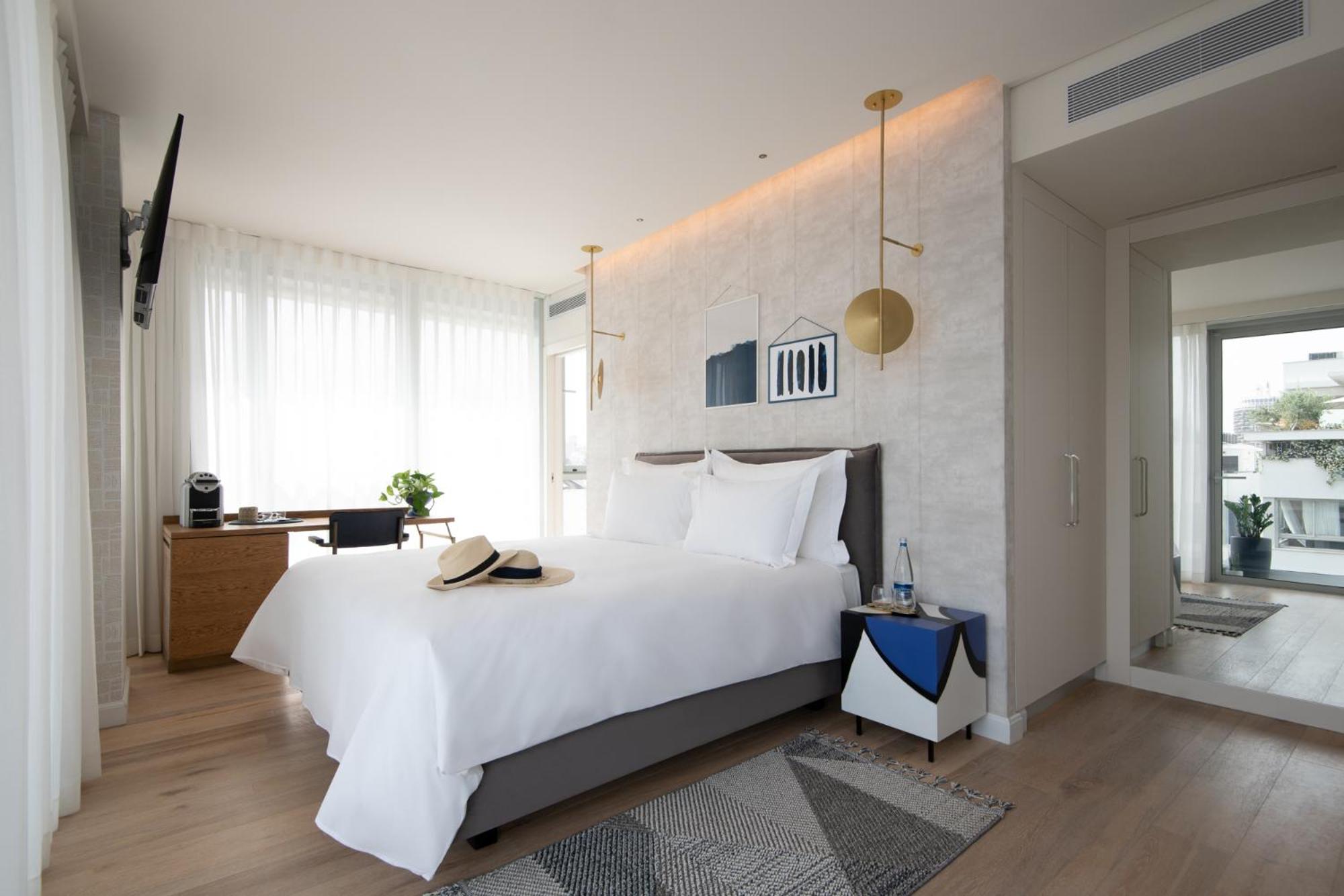  Deluxe Triple Room with Standing Balcony - Photo 3