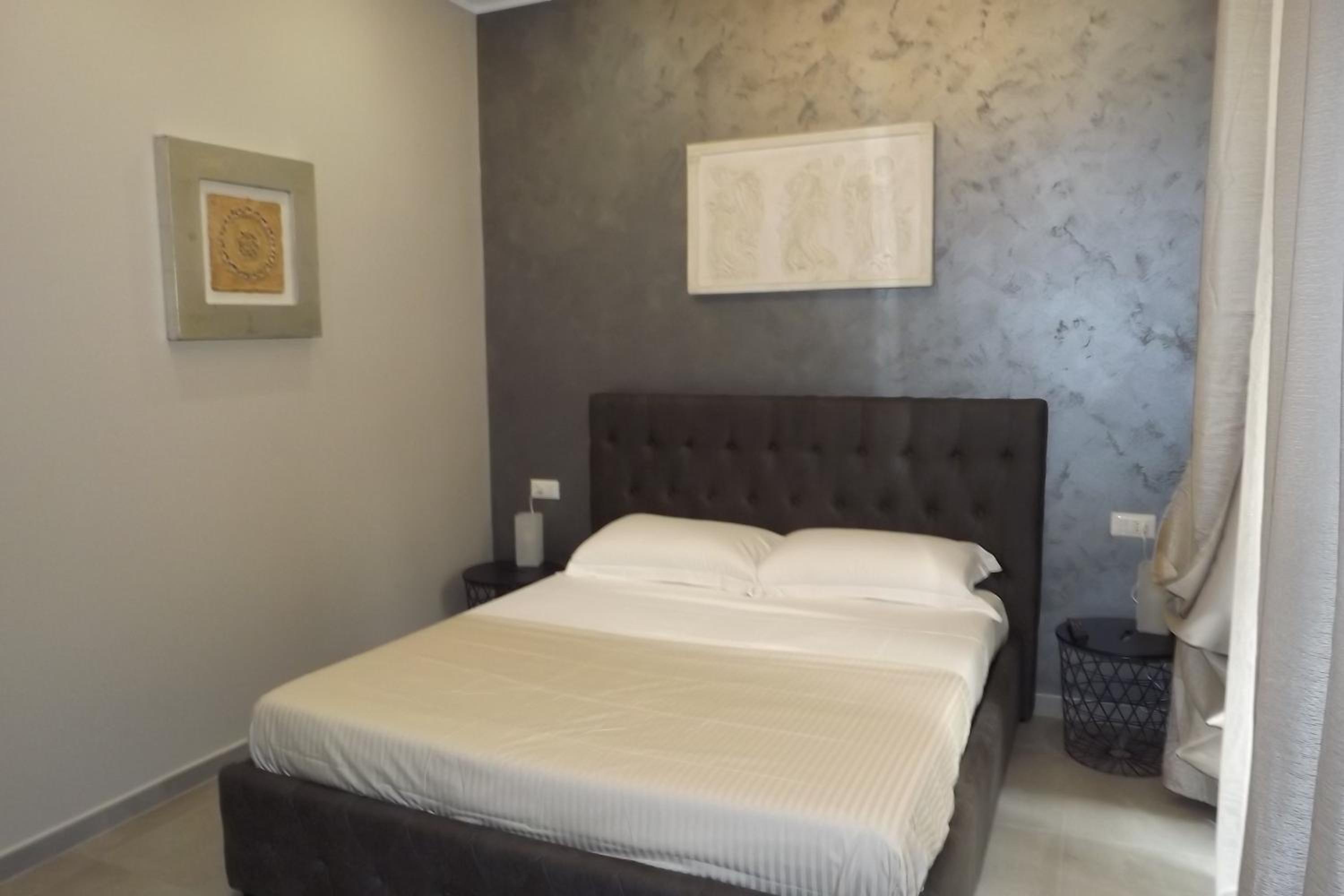 One-Bedroom Apartment - Photo 39