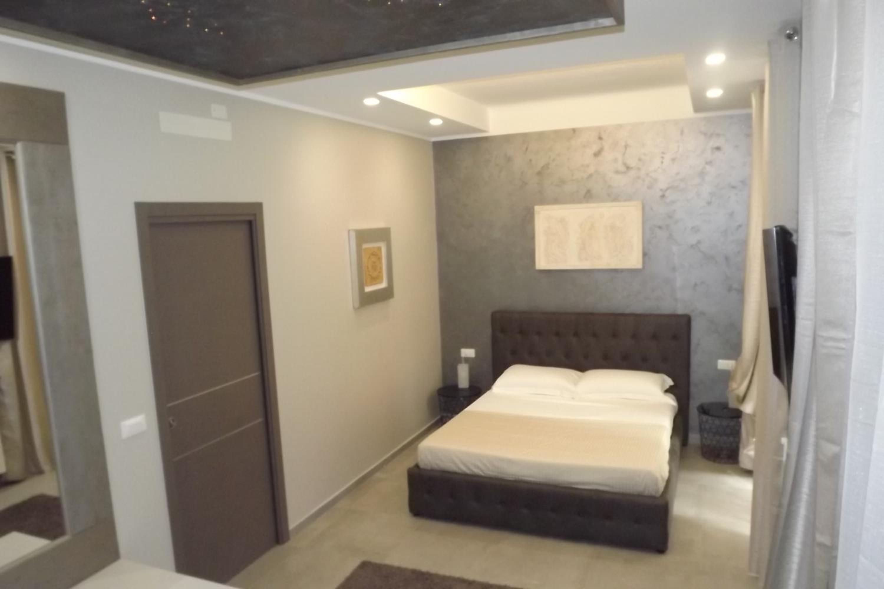One-Bedroom Apartment - Photo 38