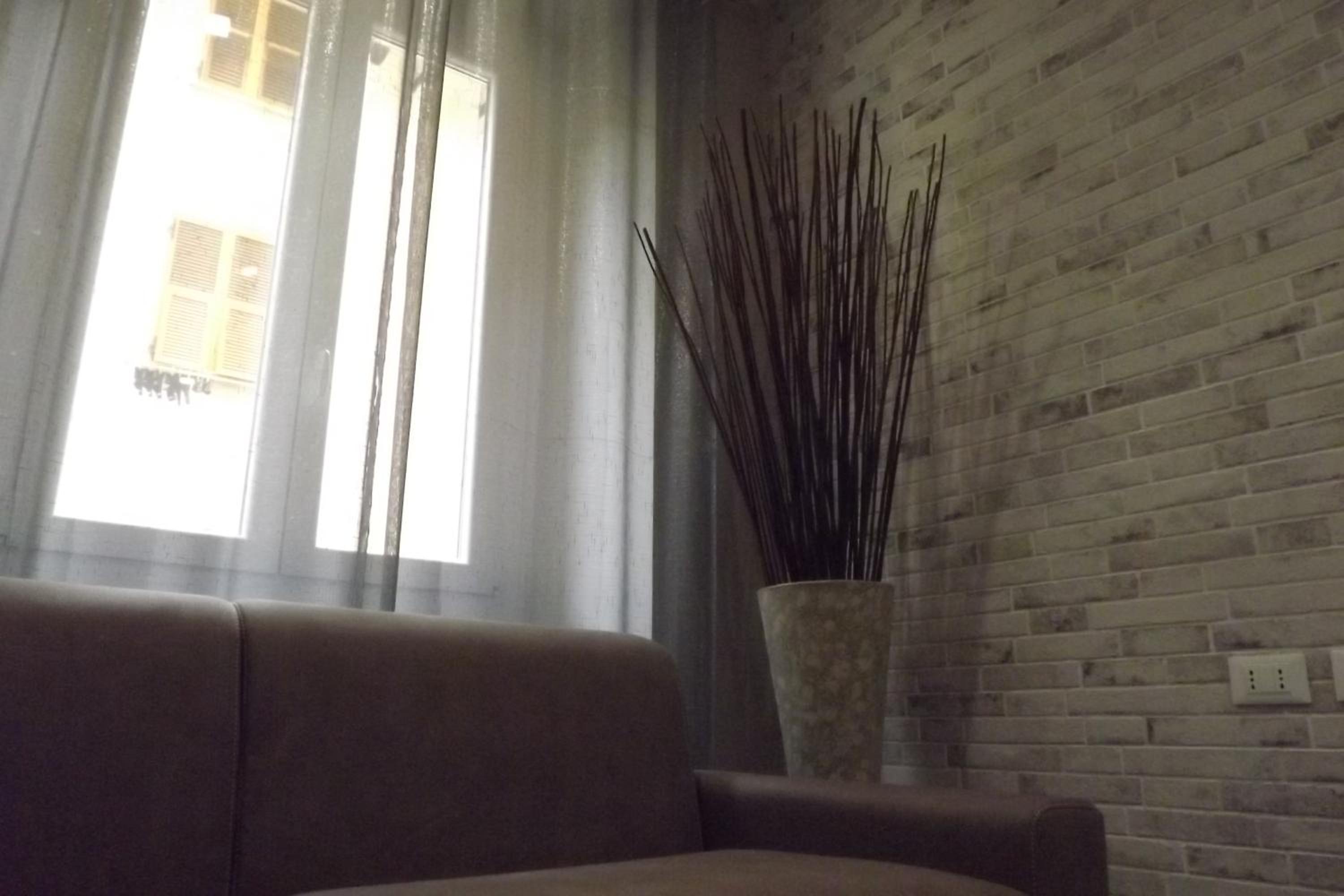 One-Bedroom Apartment - Photo 7