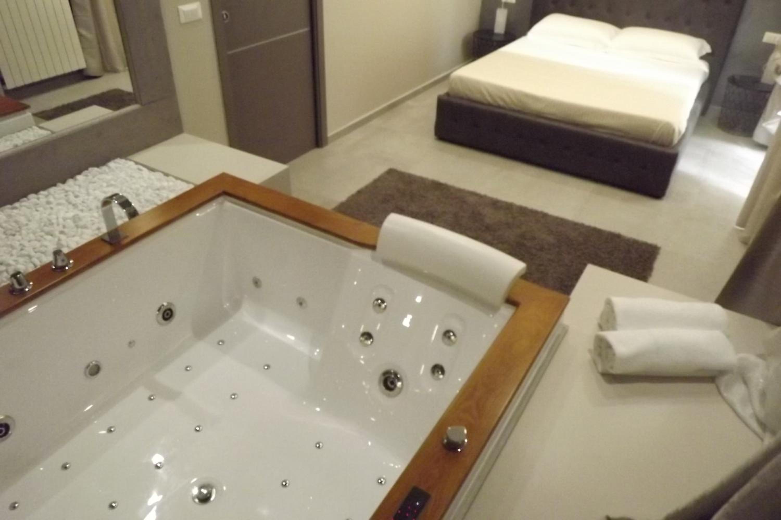 One-Bedroom Apartment - Photo 9