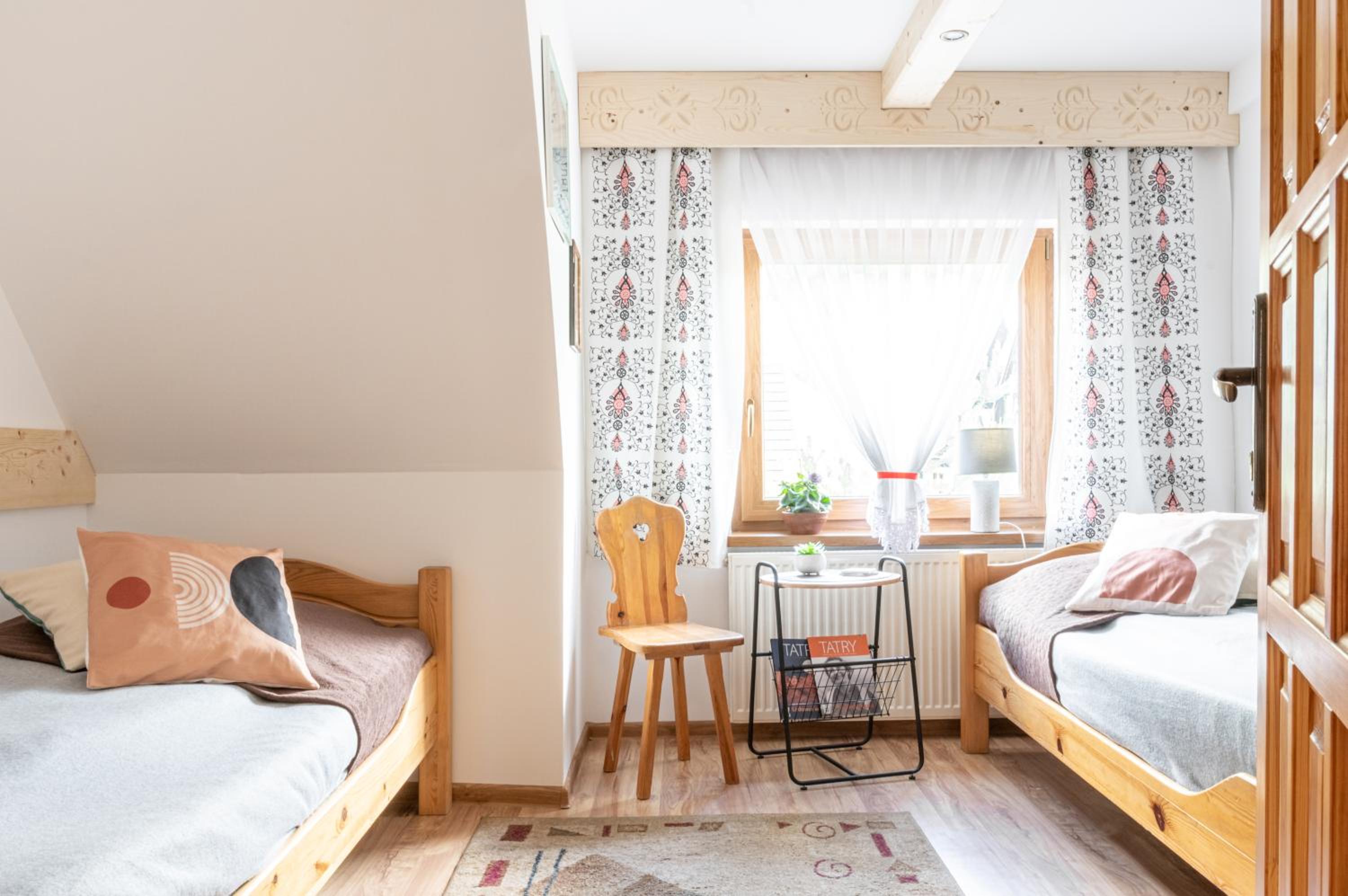 Twin Room with Private Bathroom - Photo 1