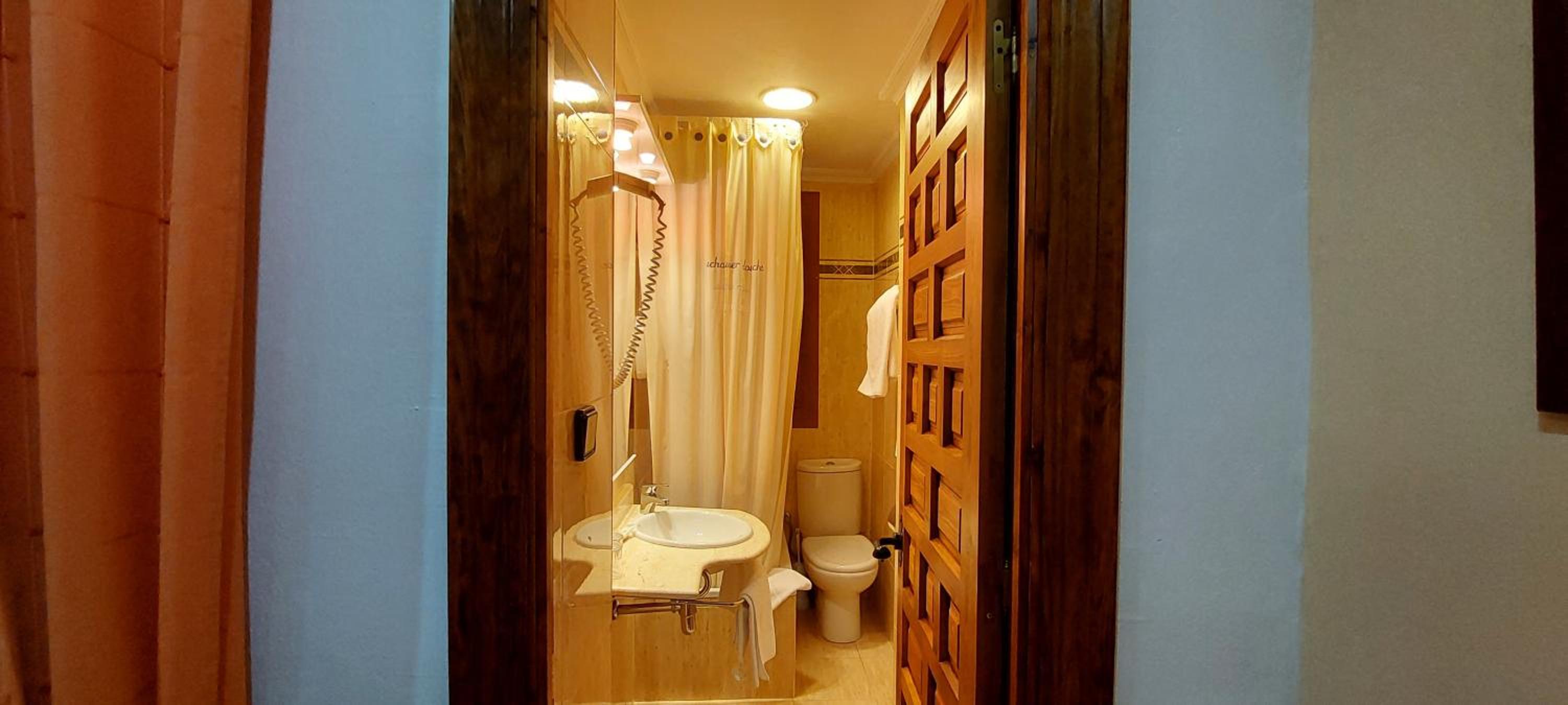 Double or Twin Room photo 2