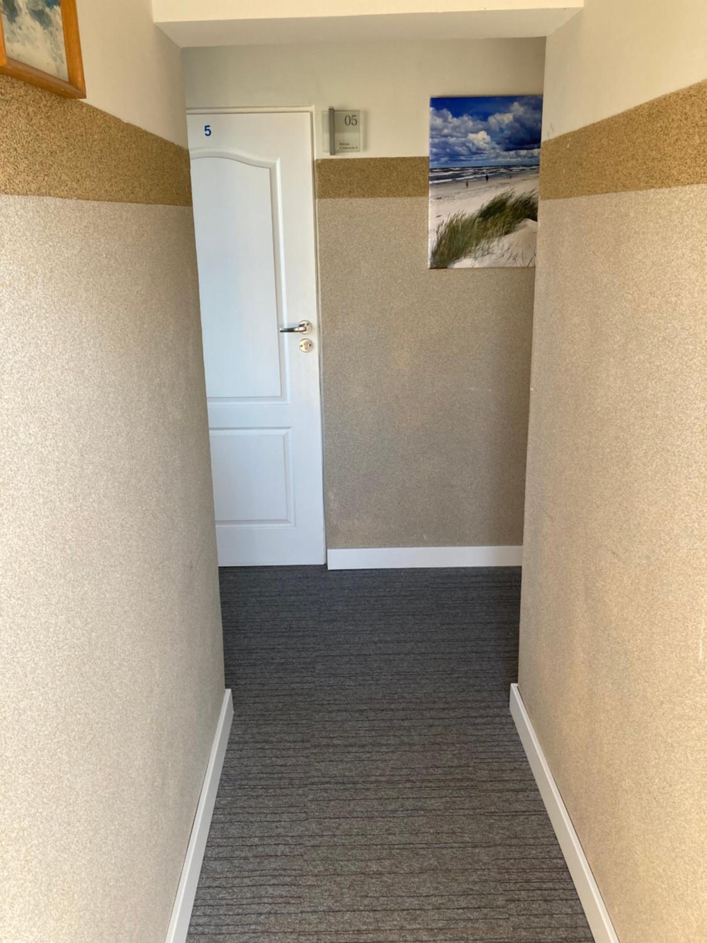 Single Room with Shared Bathroom photo 3