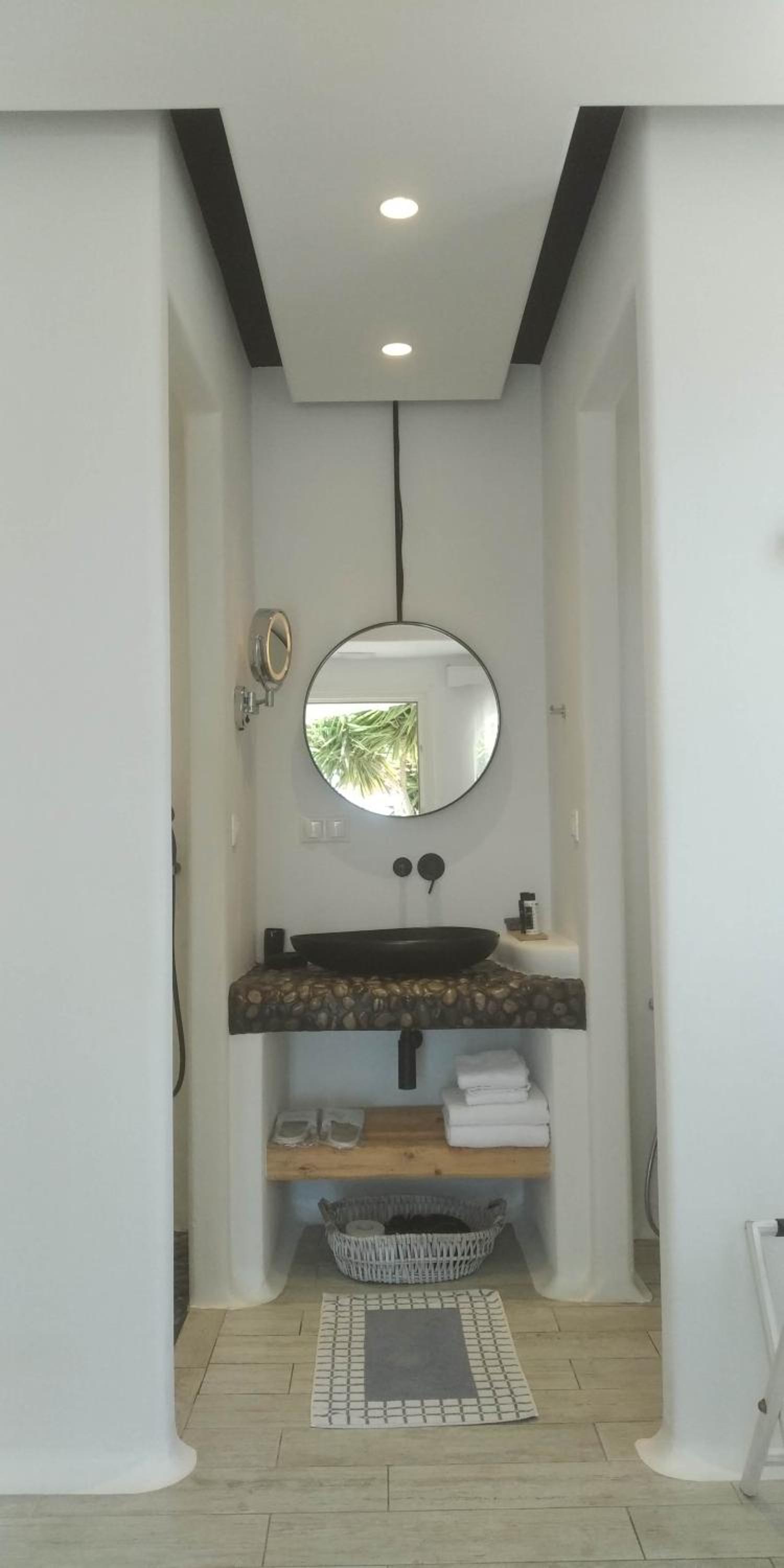 Deluxe King Suite photo 3