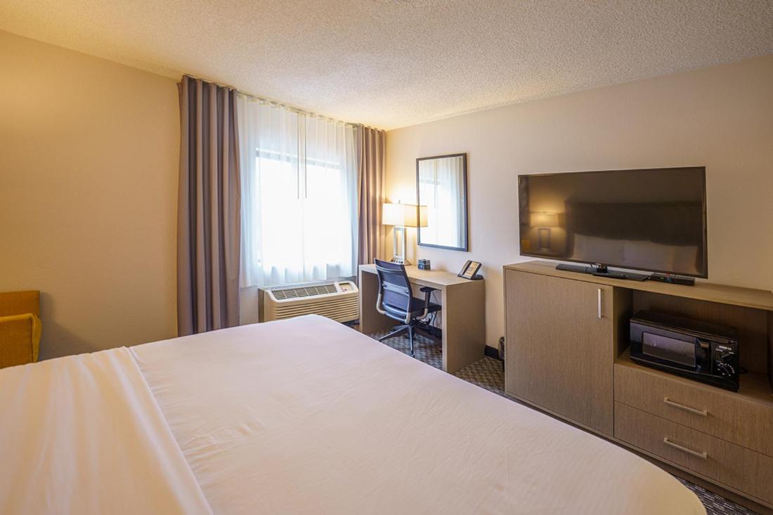 King Room - Non-Smoking - Photo 2