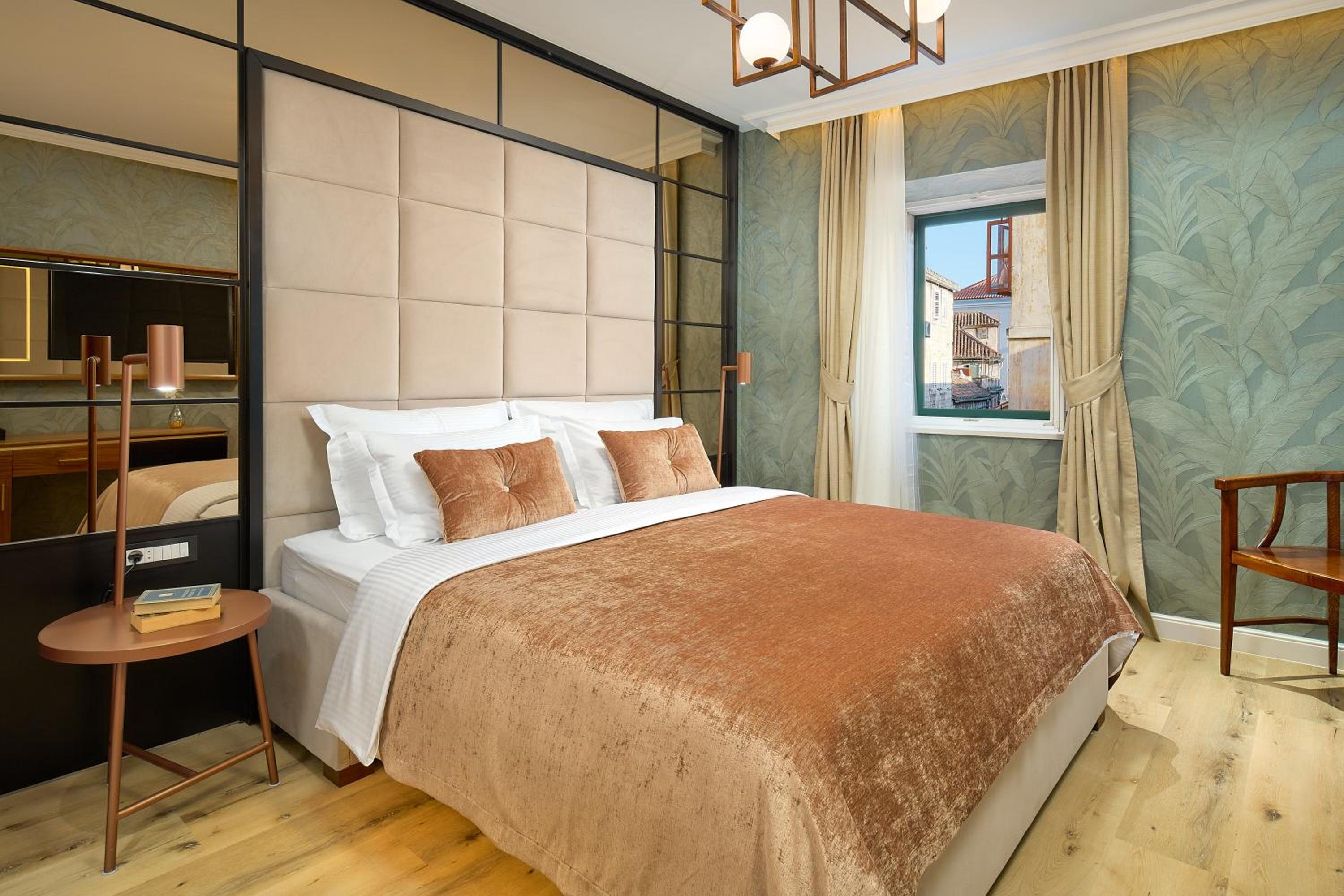 Deluxe Double Room with Extra Bed photo 3
