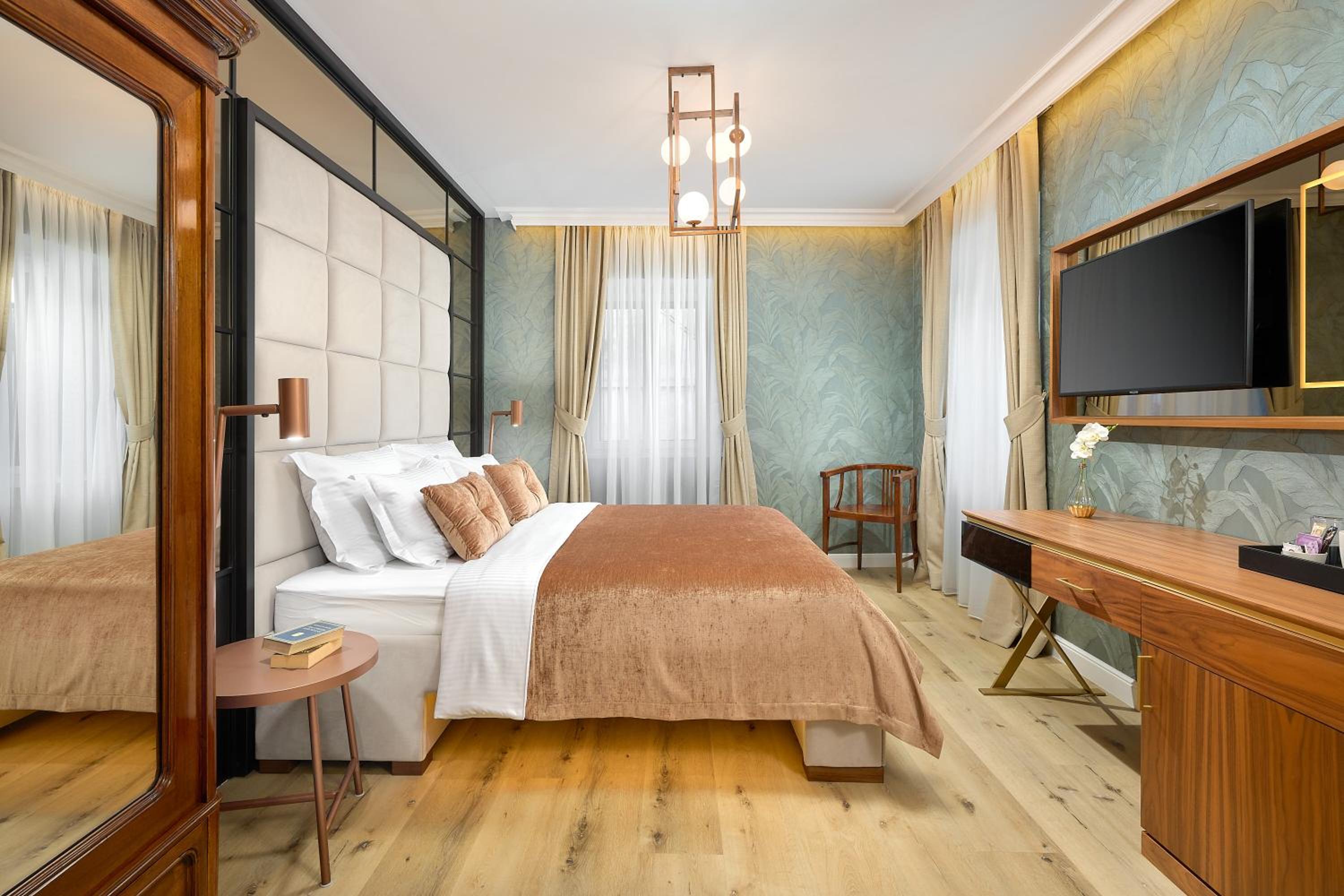 Deluxe Double Room with Extra Bed photo 1