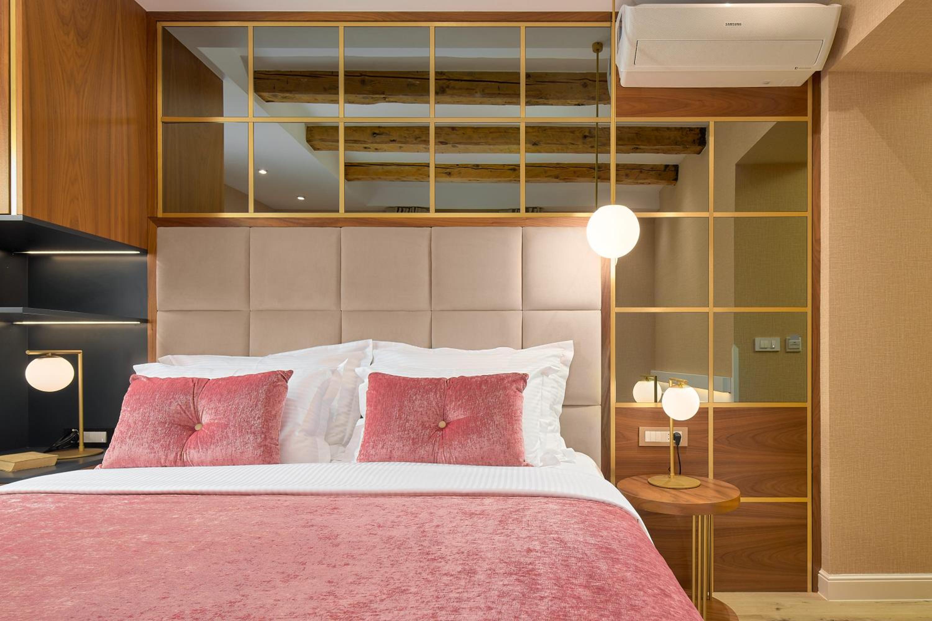 Superior King Room photo 2